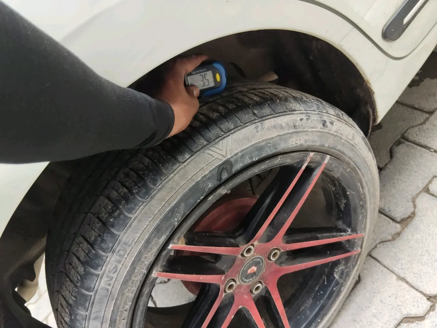 2019 Maruti Swift LXI, CNG, Manual, 58,734 km, tyre