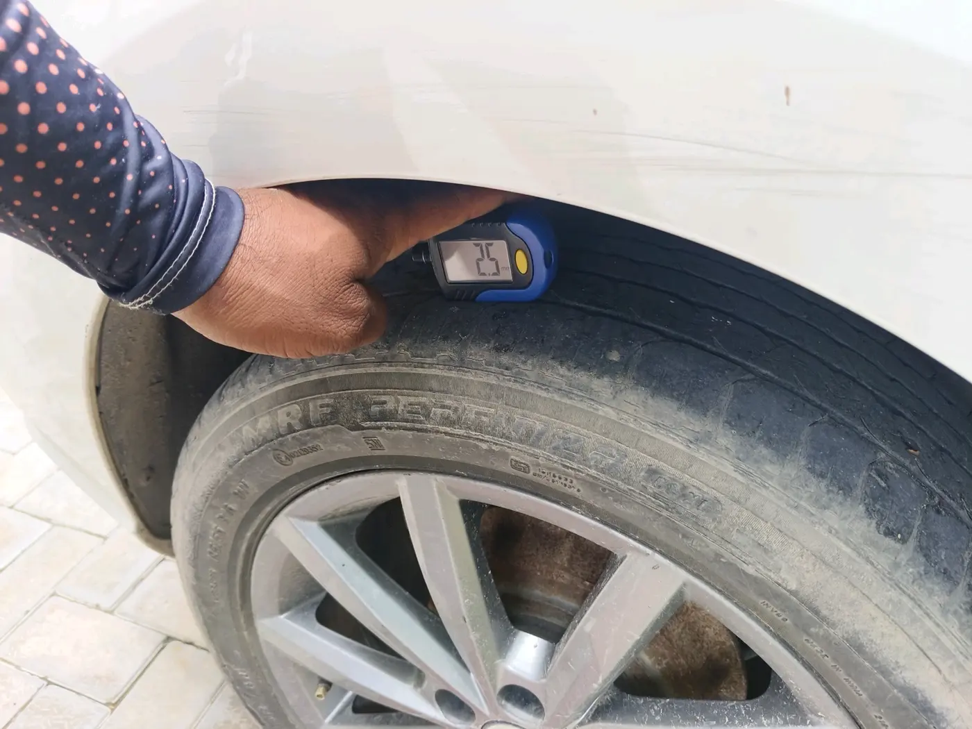 2019 Volkswagen Ameo HIGHLINE PLUS 1.5L 16 ALLOY, Diesel, Manual, 1,28,100 km, tyre
