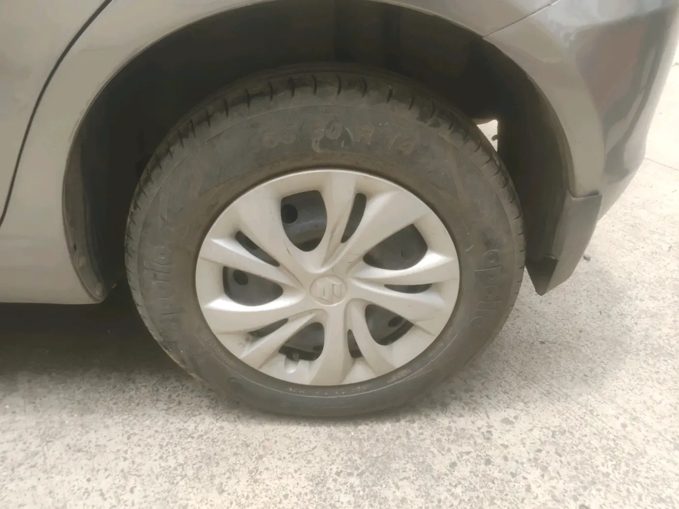 2015 Maruti Swift VXI, Petrol, Manual, 58,737 km, tyre