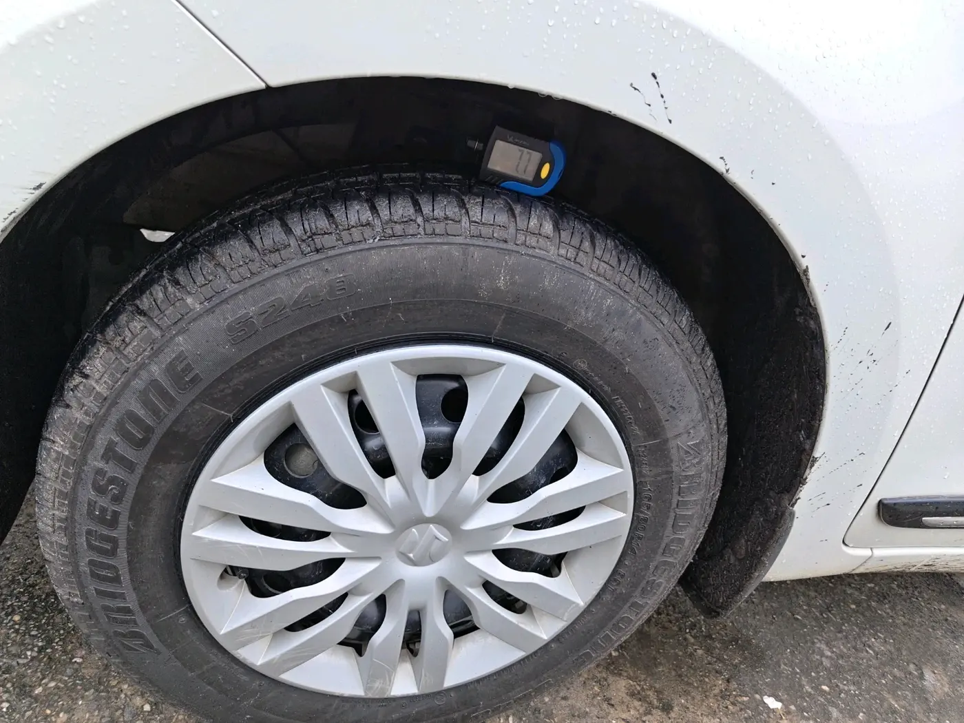 2017 Maruti Dzire VXI, Petrol, Manual, 50,069 km, tyre