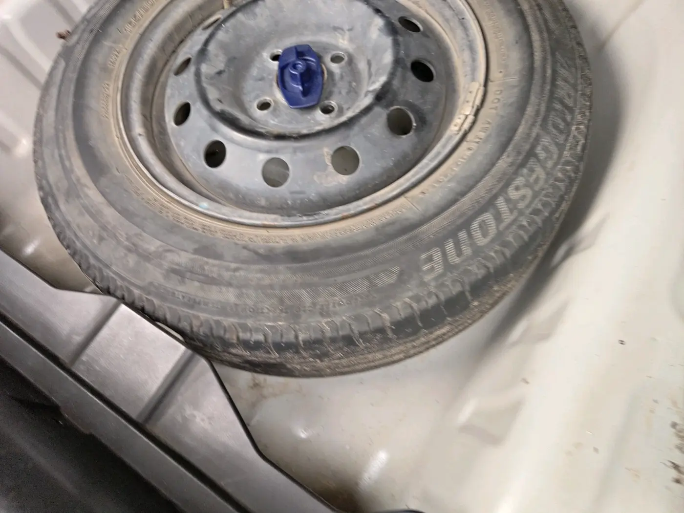 2017 Maruti Dzire VXI, Petrol, Manual, 50,069 km, tyre