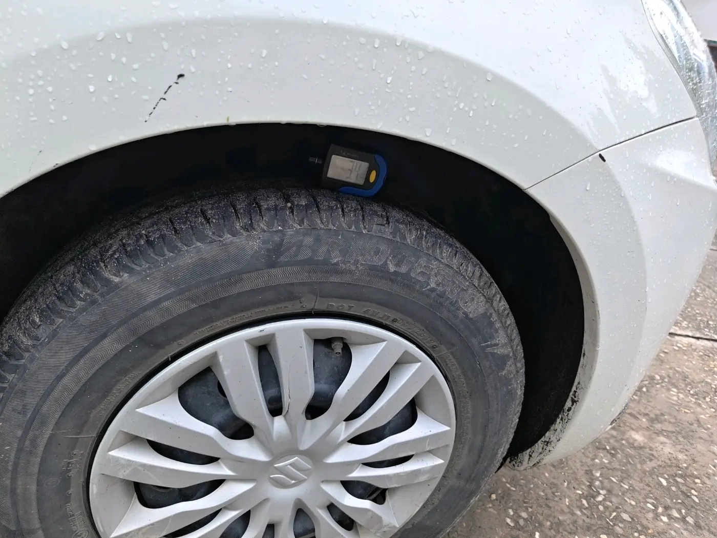 2017 Maruti Dzire VXI, Petrol, Manual, 50,069 km, tyre