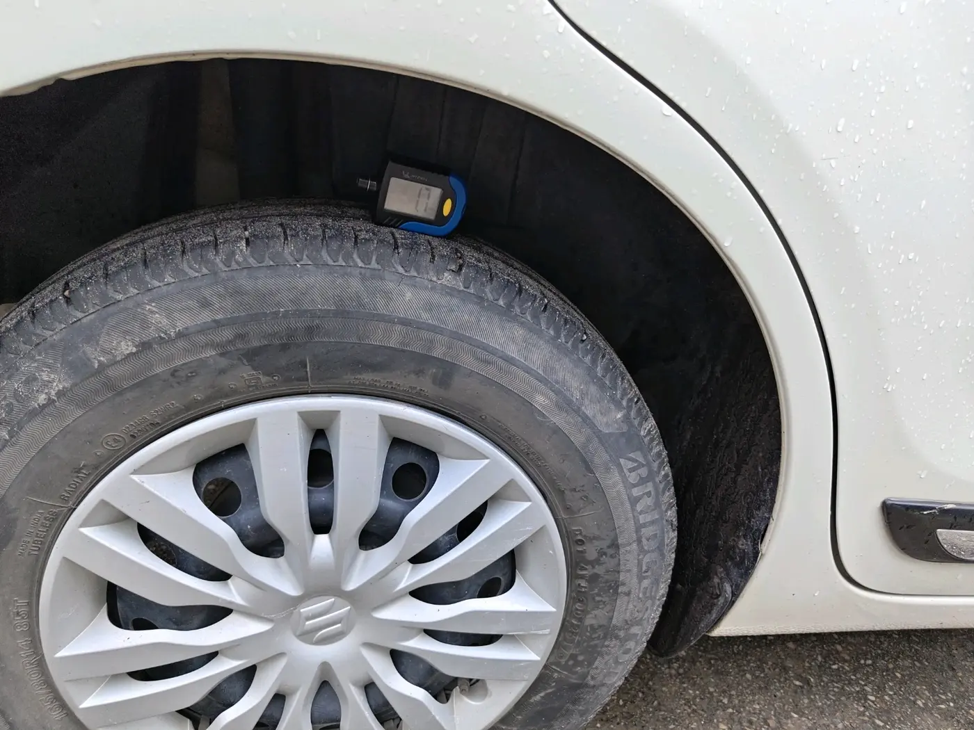 2017 Maruti Dzire VXI, Petrol, Manual, 50,069 km, tyre