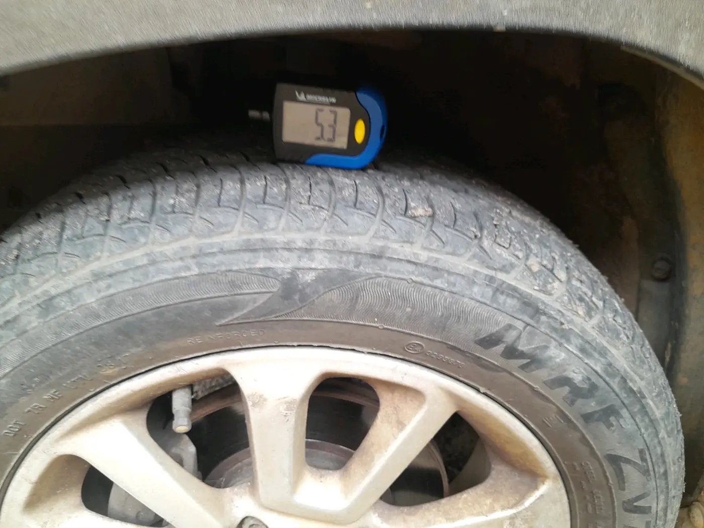 2017 Mahindra Kuv100 K8 6 STR, Petrol, Manual, 52,148 km, tyre