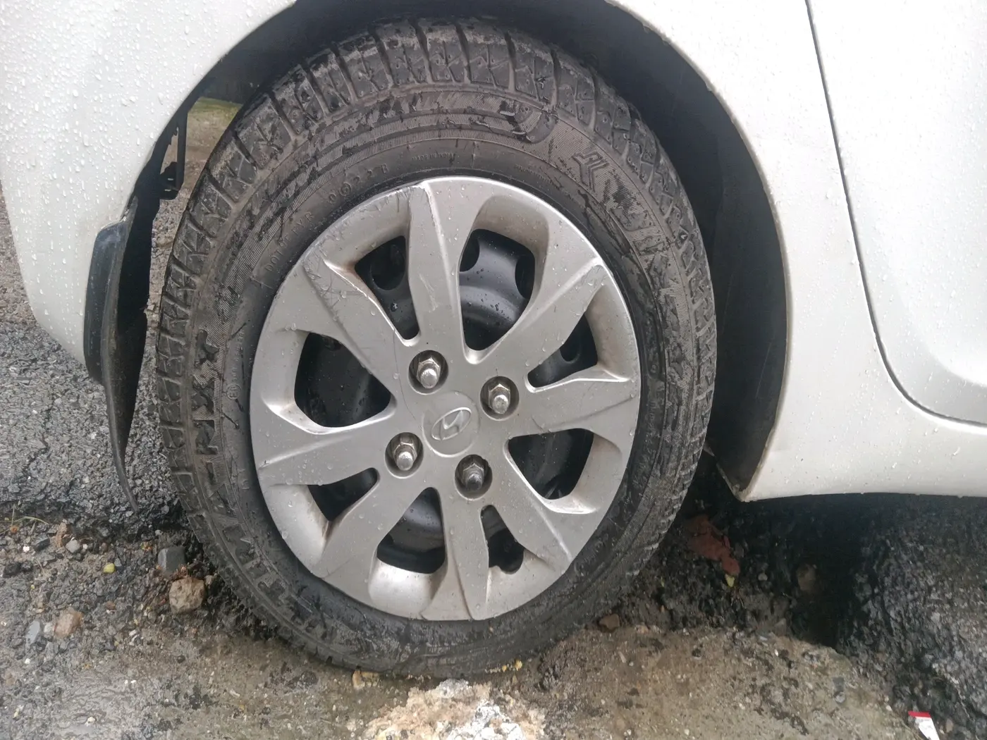 2016 Hyundai Eon MAGNA +, Petrol, Manual, 63,565 km, tyre