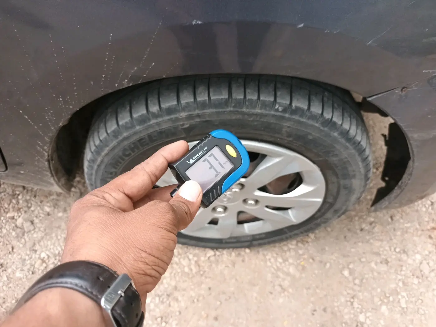 2014 Hyundai Eon MAGNA +, CNG, Manual, 2,29,918 km, tyre