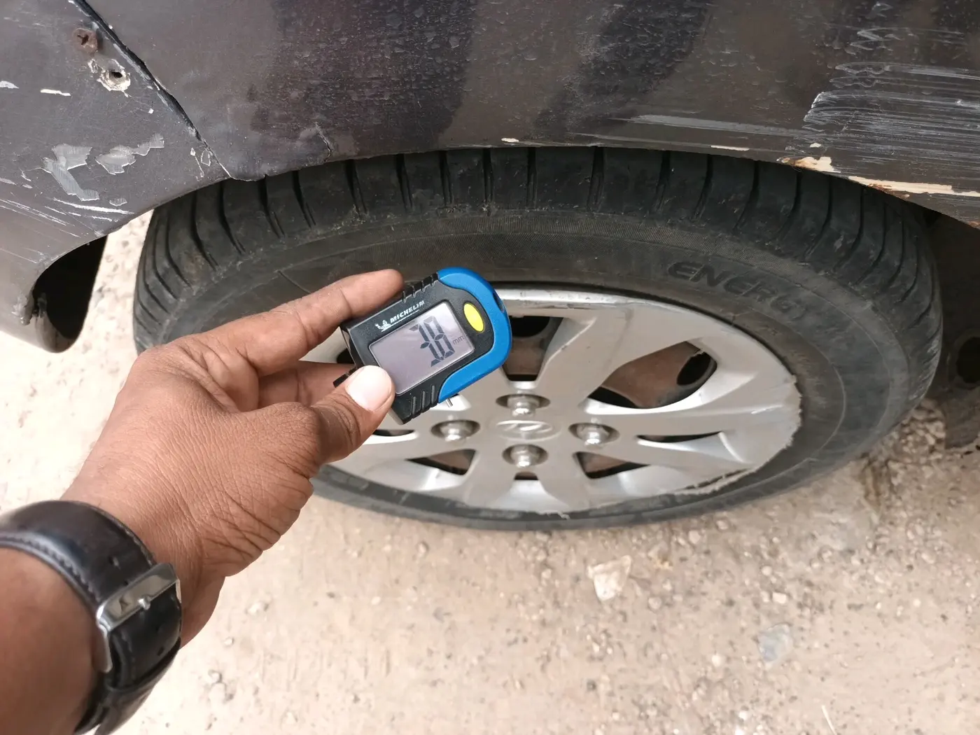 2014 Hyundai Eon MAGNA +, CNG, Manual, 2,29,918 km, tyre