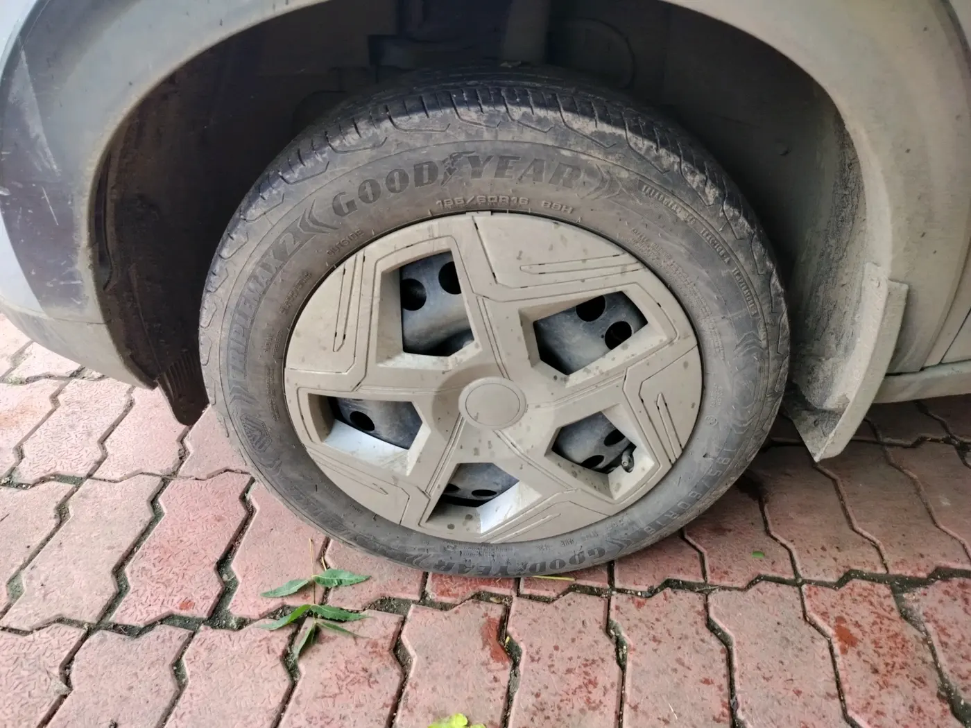2025 Tata NEXON Pure Plus (S) 1.2 iCNG 6MT, CNG, Manual, 13,951 km, tyre