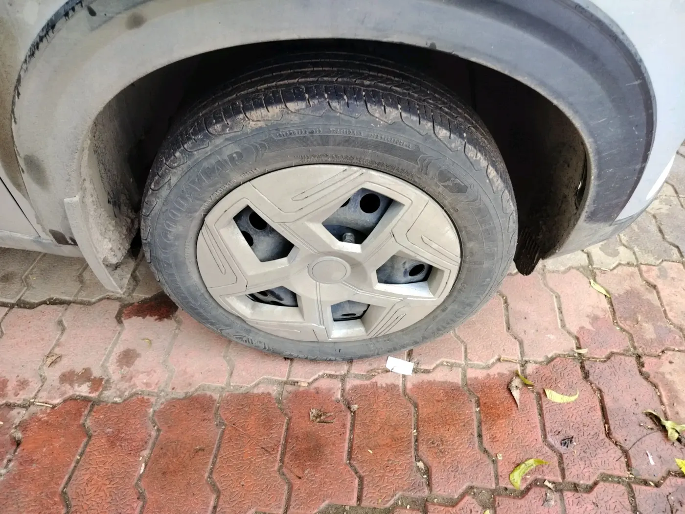 2025 Tata NEXON Pure Plus (S) 1.2 iCNG 6MT, CNG, Manual, 13,951 km, tyre