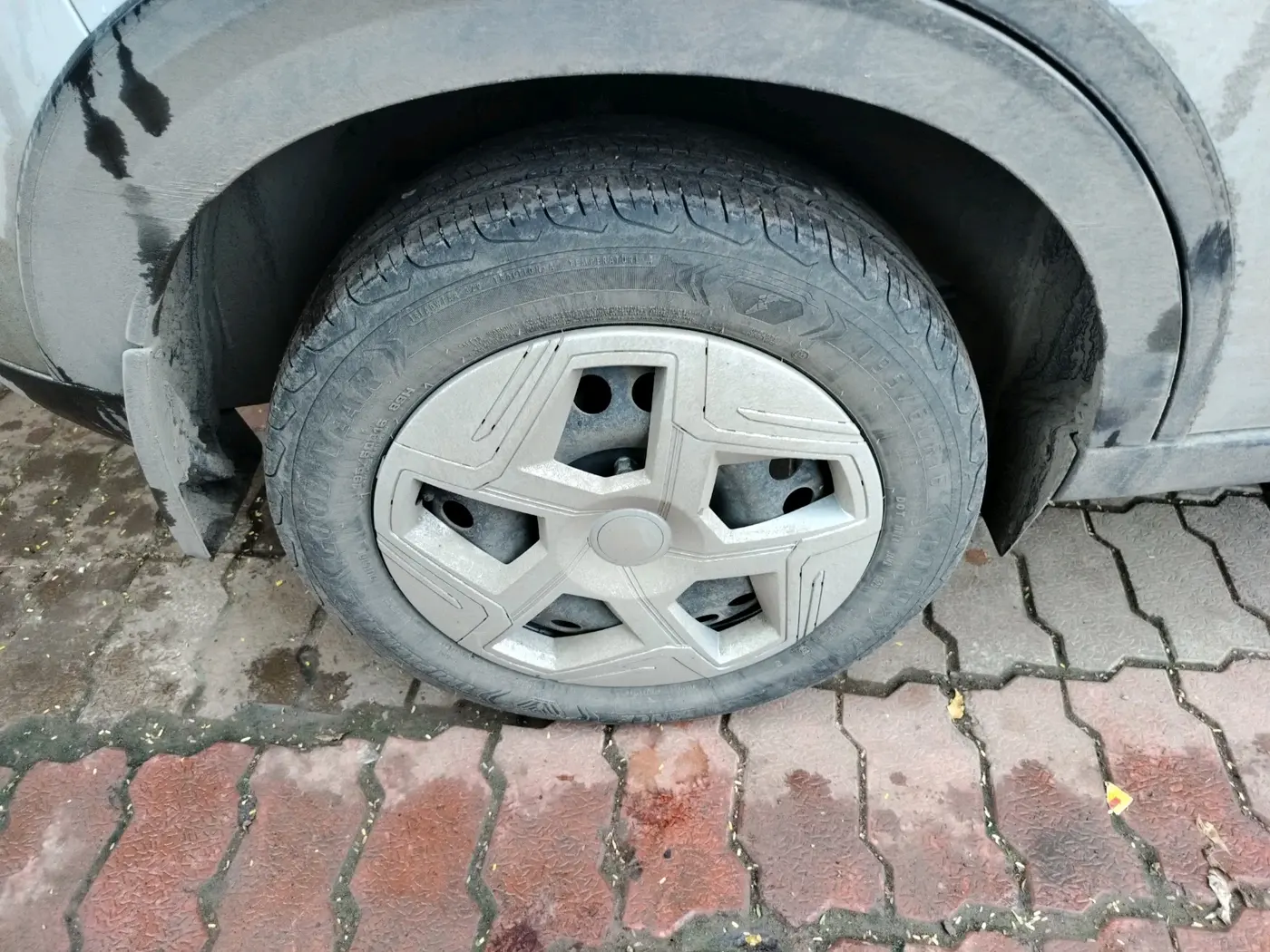 2025 Tata NEXON Pure Plus (S) 1.2 iCNG 6MT, CNG, Manual, 13,951 km, tyre