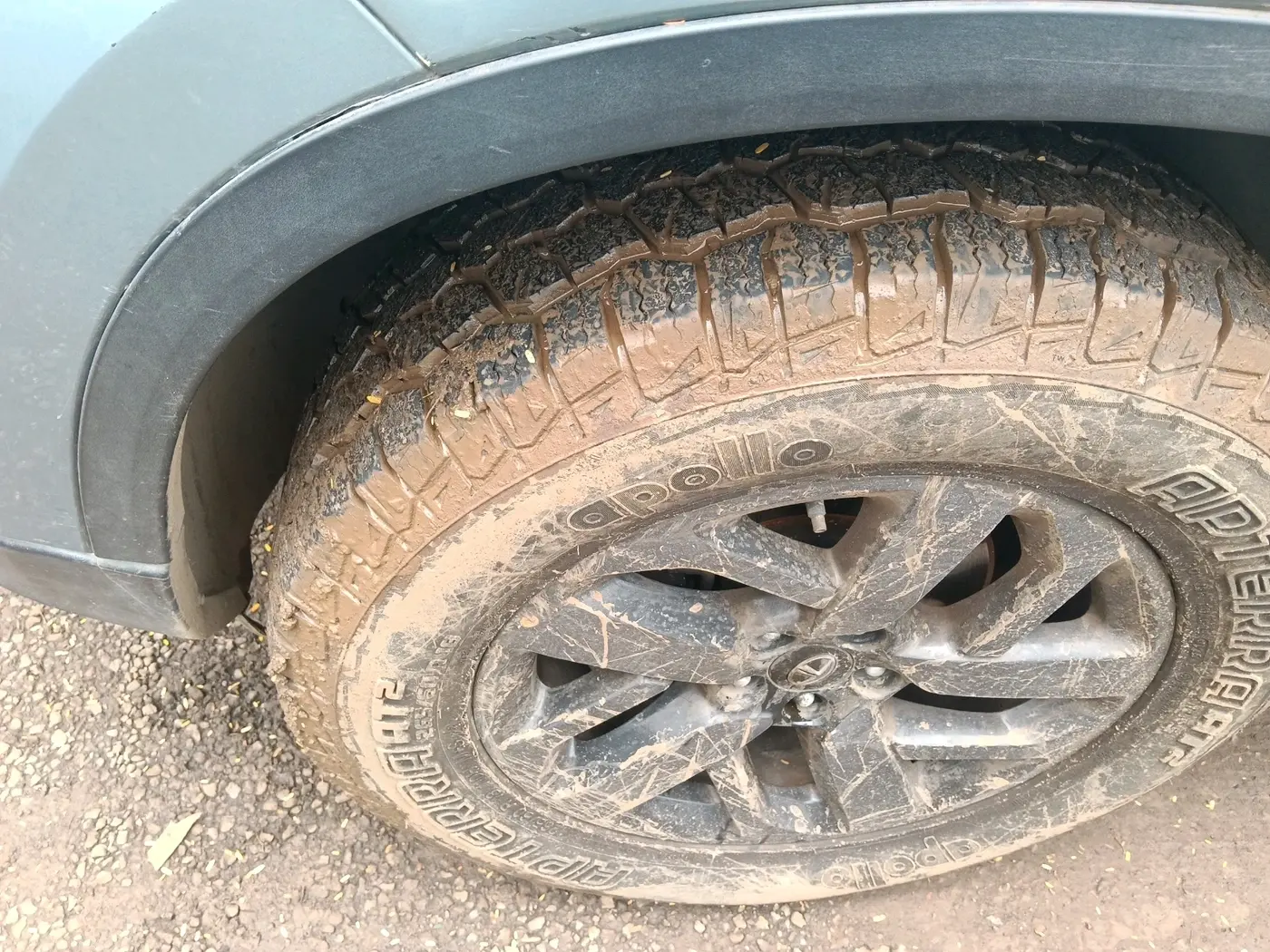 2022 Tata Safari XZA PLUS, Diesel, Automatic, 1,29,248 km, tyre