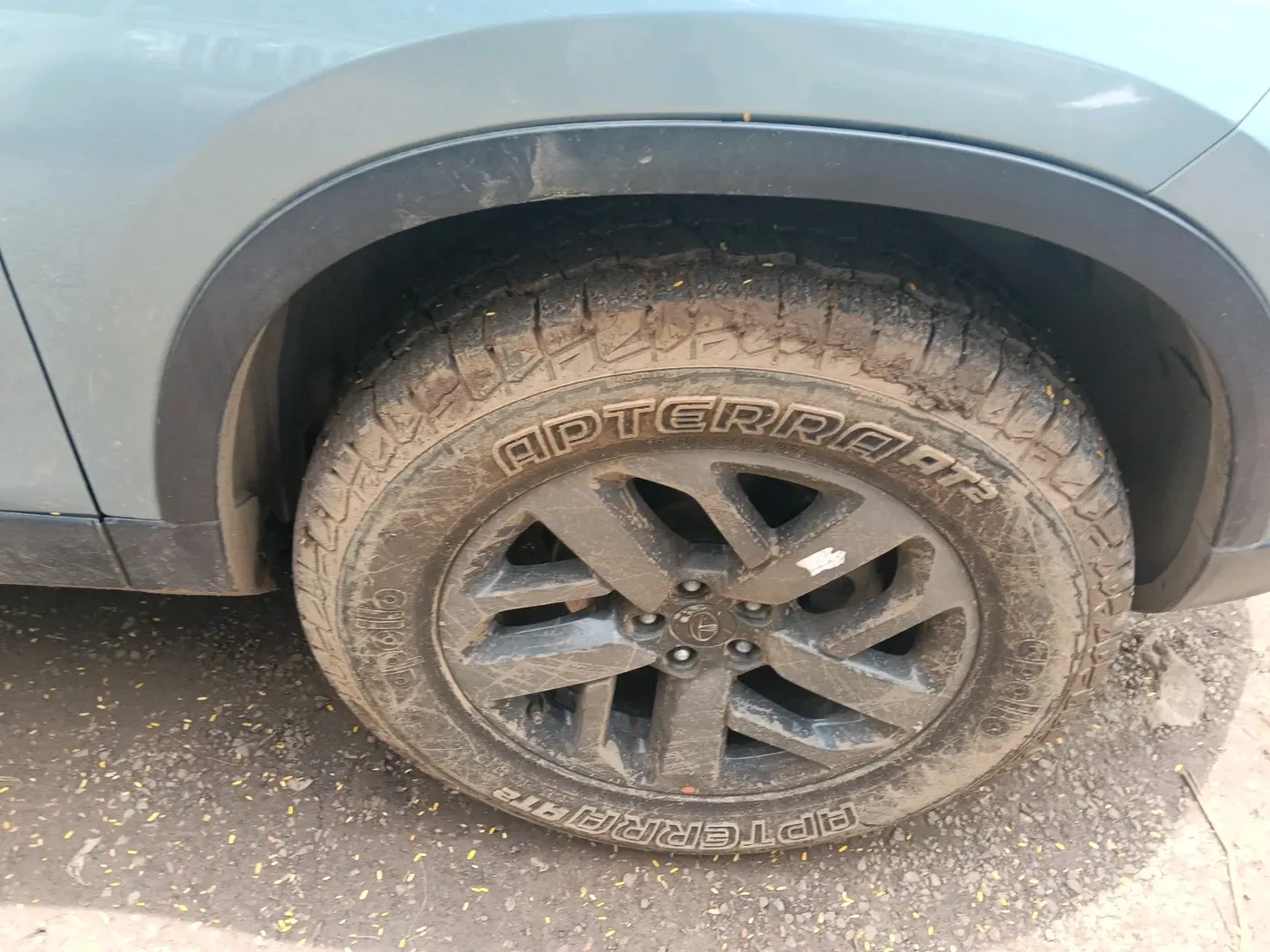 2022 Tata Safari XZA PLUS, Diesel, Automatic, 1,29,248 km, tyre