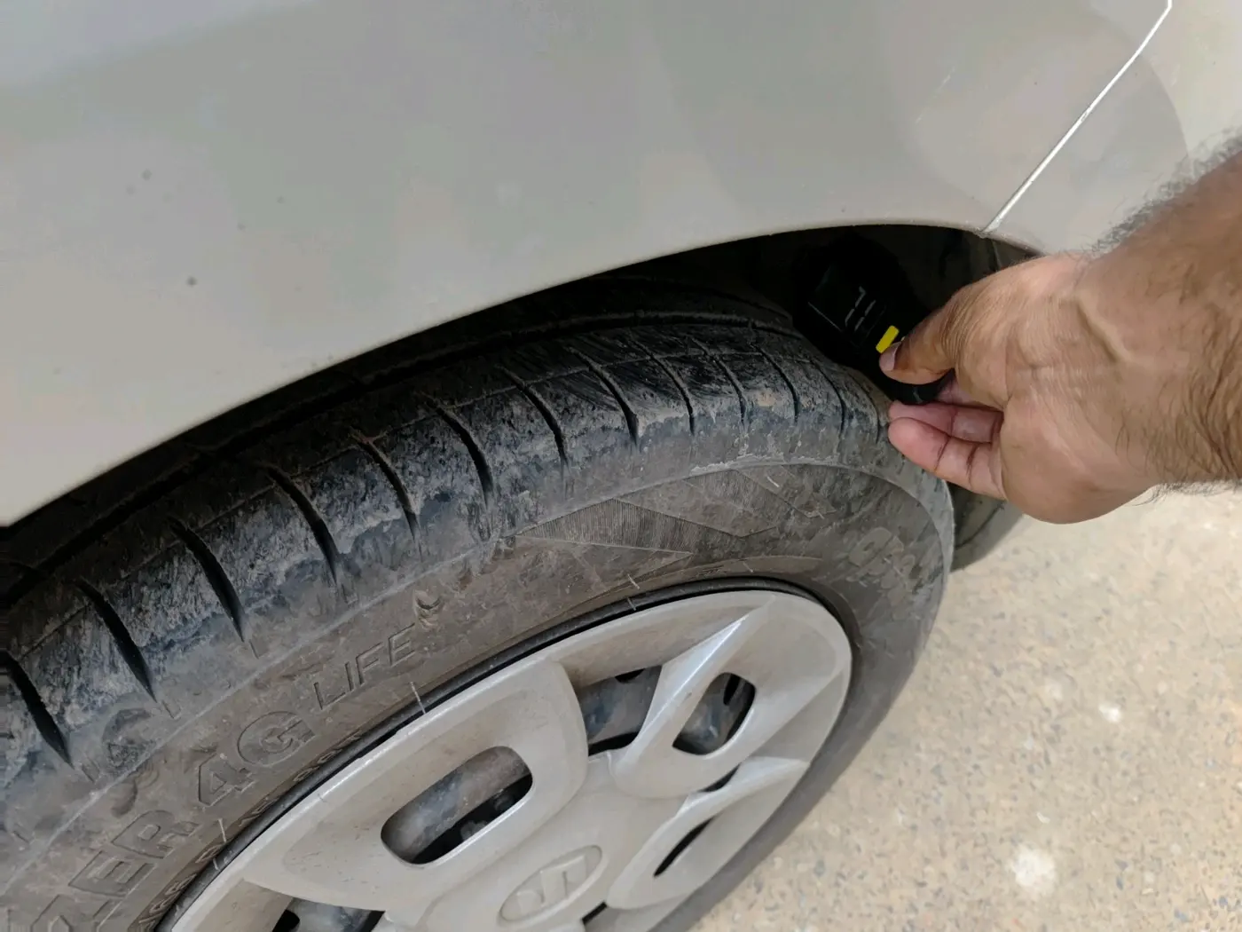 2021 Maruti Ertiga VXI CNG, CNG, Manual, 89,709 km, tyre