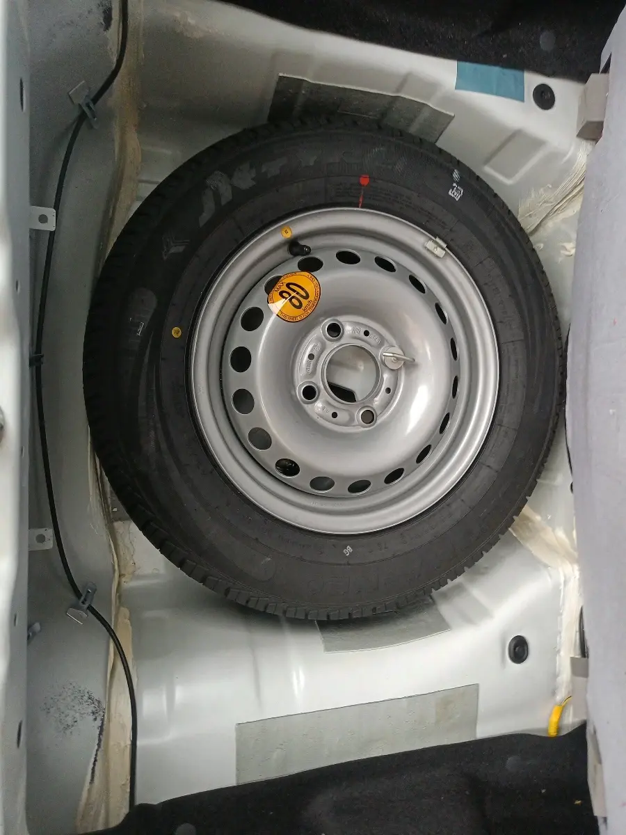 2024 Tata Tiago XTA PETROL, Petrol, Automatic, 3,534 km, tyre