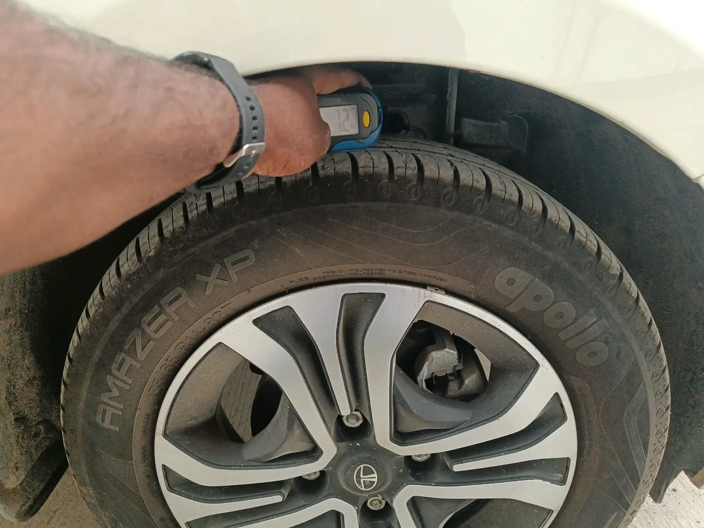 2024 Tata Tiago XTA PETROL, Petrol, Automatic, 3,534 km, tyre