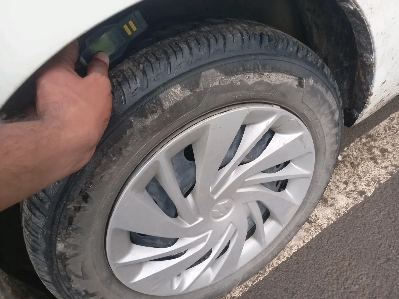 2021 Maruti Ertiga VXI CNG, CNG, Manual, 40,049 km, tyre