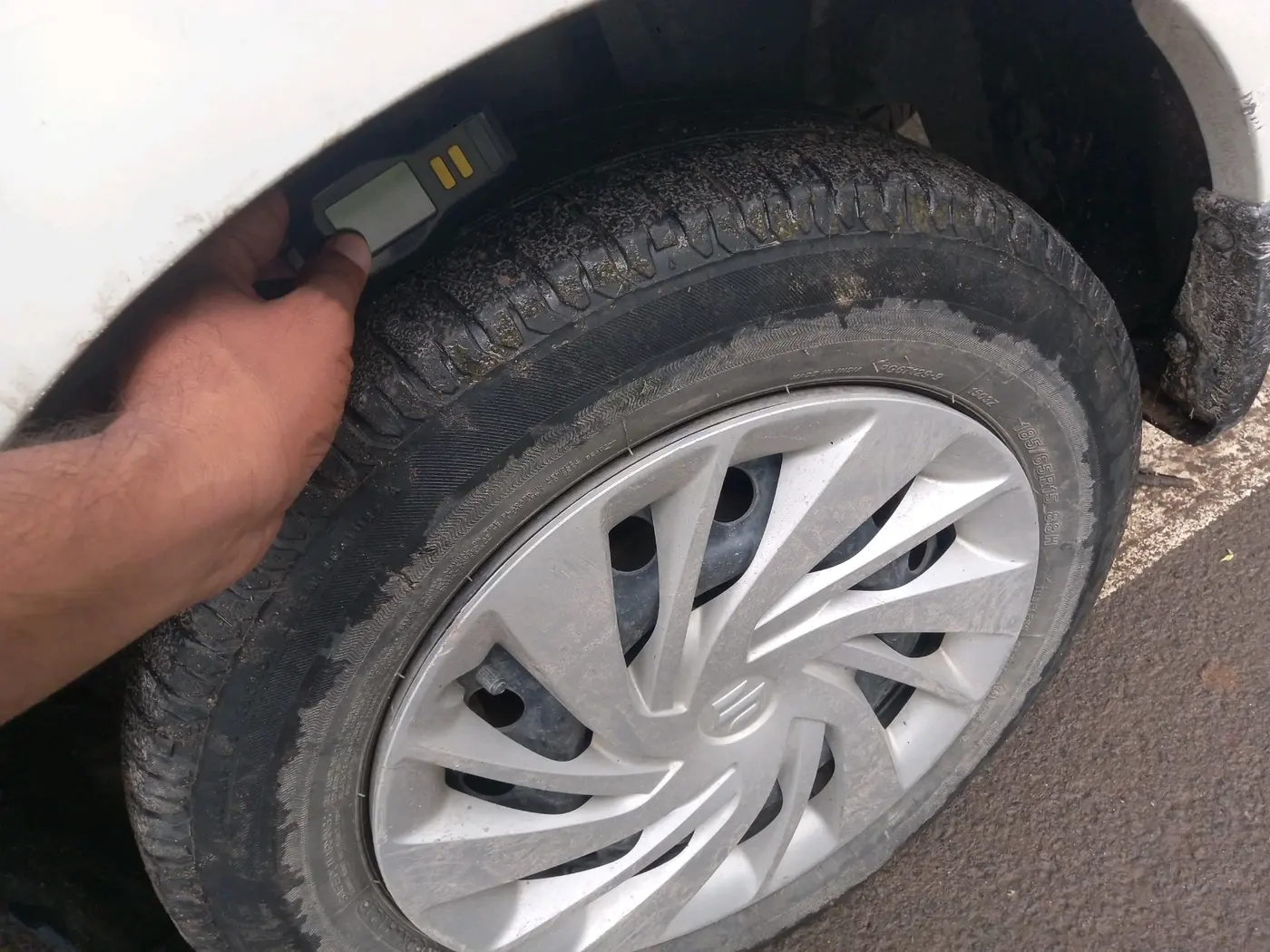 2021 Maruti Ertiga VXI CNG, CNG, Manual, 40,049 km, tyre