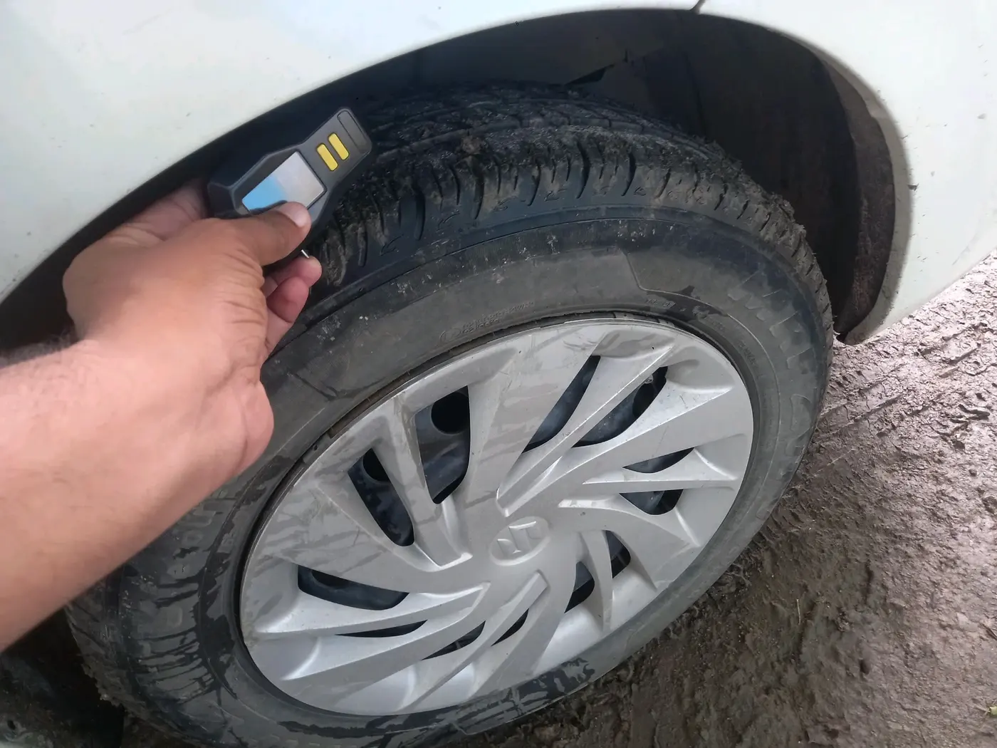 2021 Maruti Ertiga VXI CNG, CNG, Manual, 40,049 km, tyre