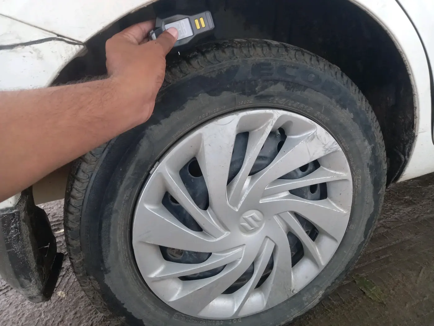2021 Maruti Ertiga VXI CNG, CNG, Manual, 40,049 km, tyre