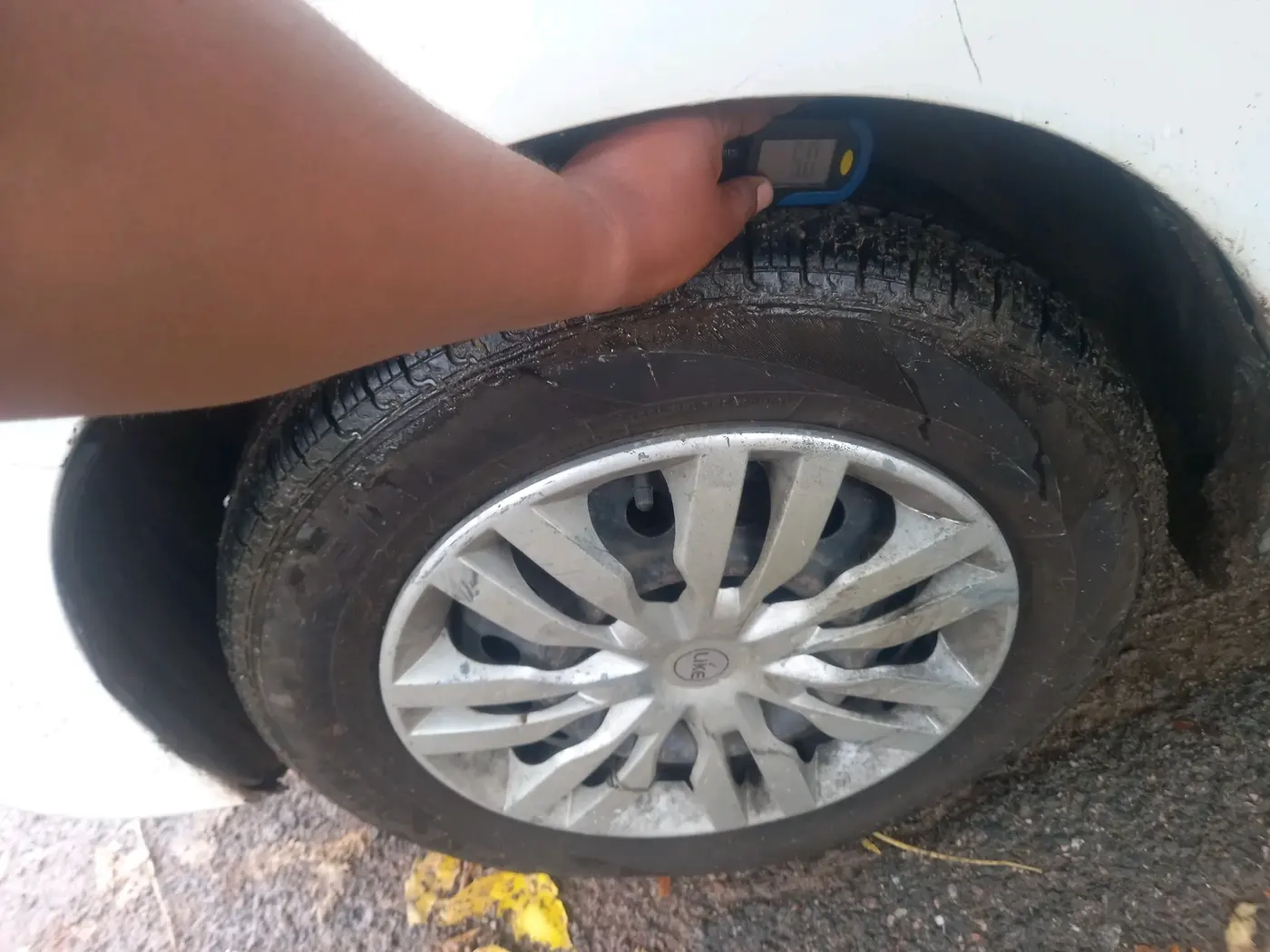 2013 Maruti Wagon R Stingray LXI, CNG, Manual, 74,113 km, tyre