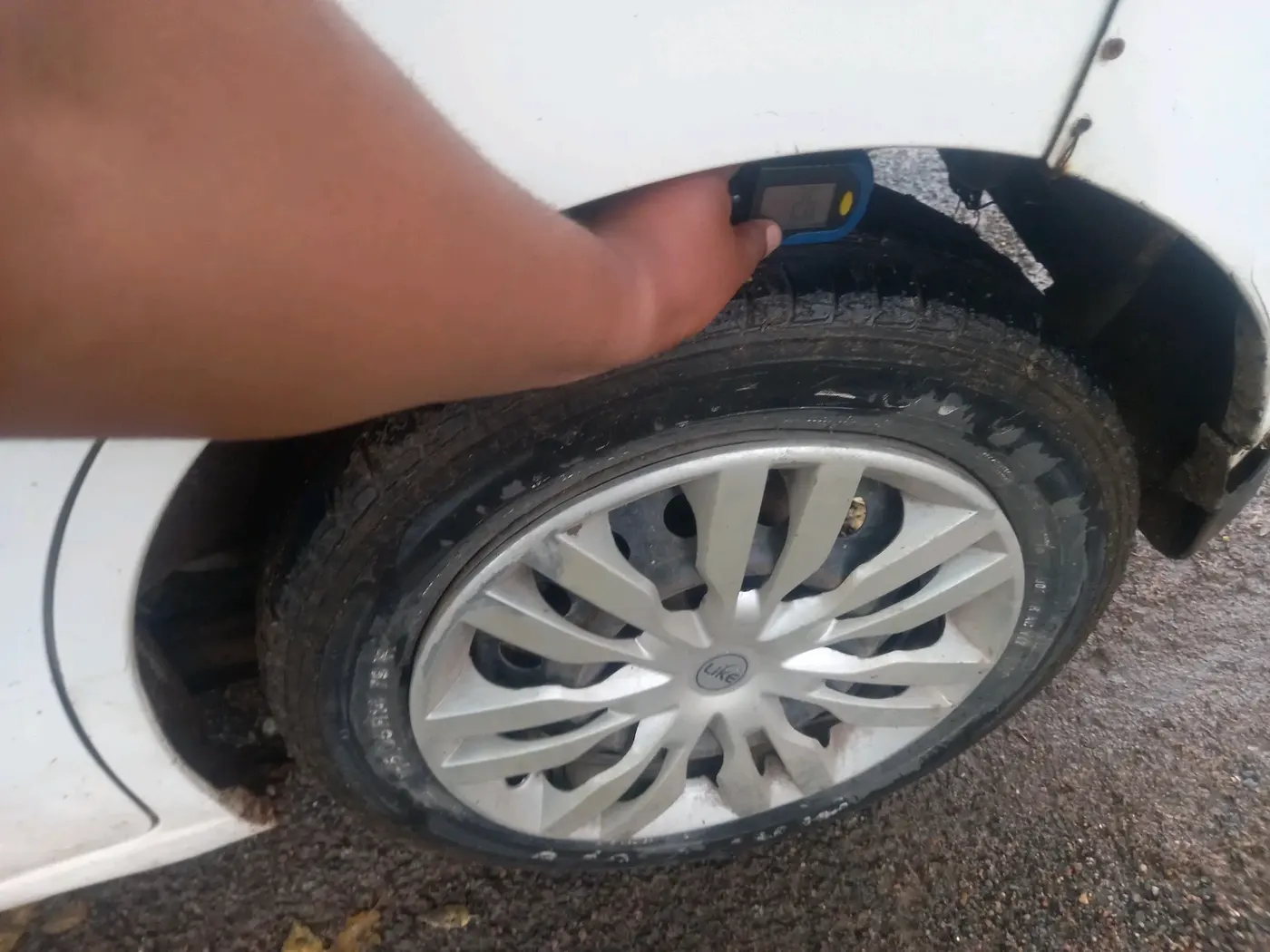 2013 Maruti Wagon R Stingray LXI, CNG, Manual, 74,113 km, tyre