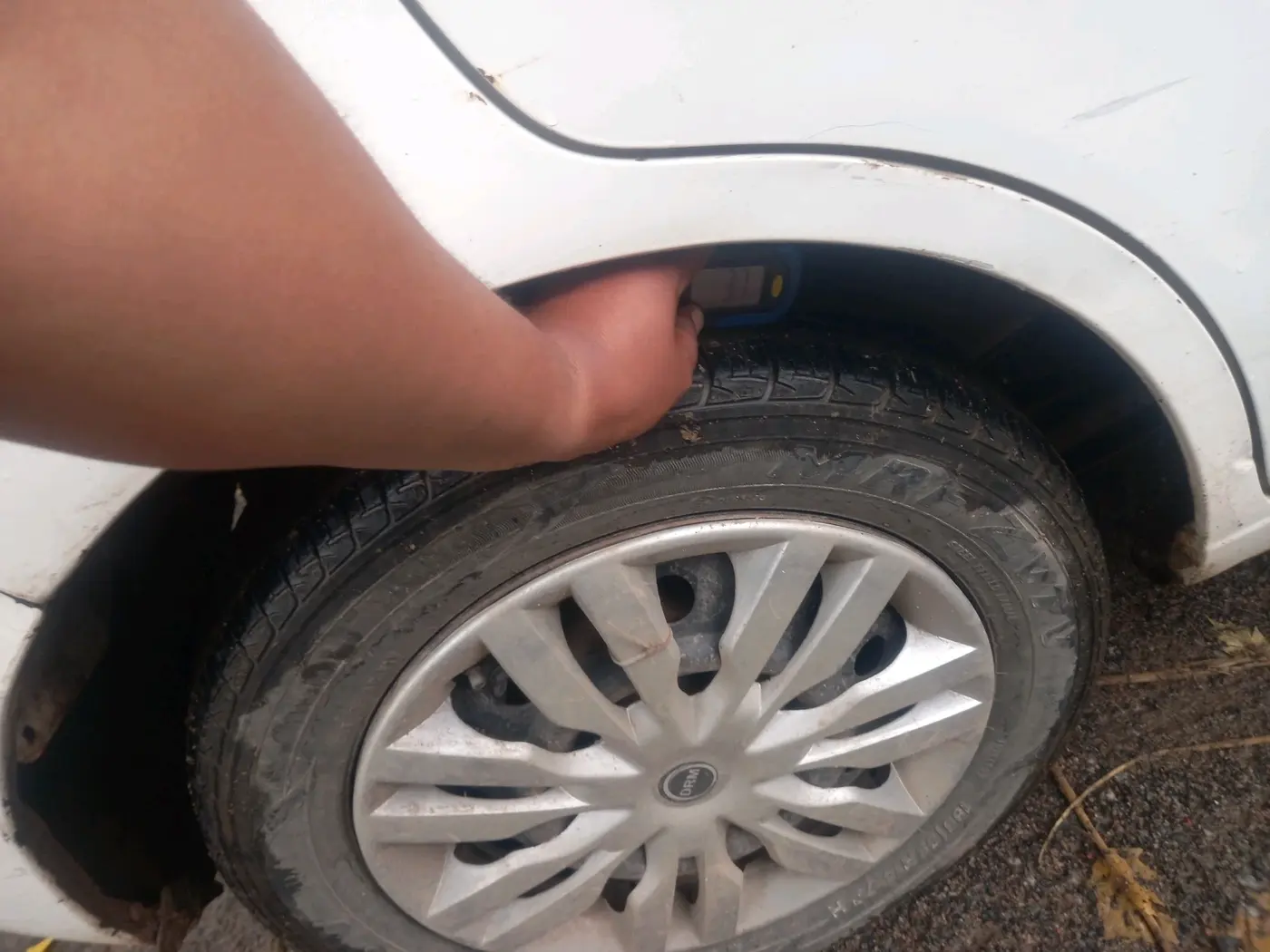 2013 Maruti Wagon R Stingray LXI, CNG, Manual, 74,113 km, tyre