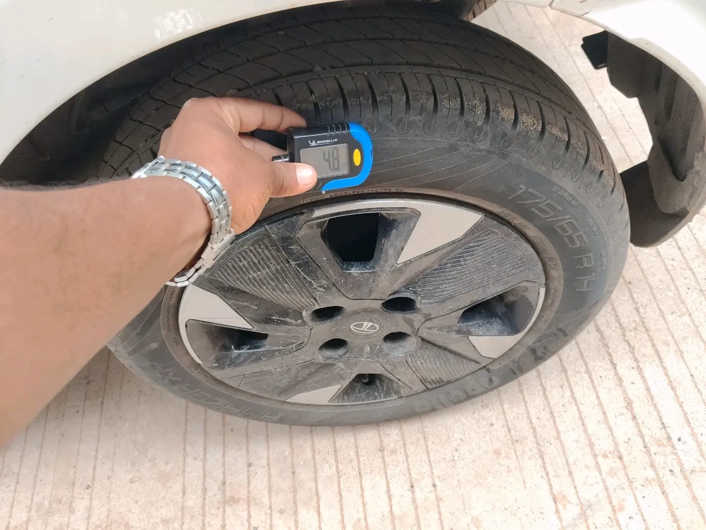 2026 Tata Tiago XTA CNG , CNG, Automatic, 5,379 km, tyre