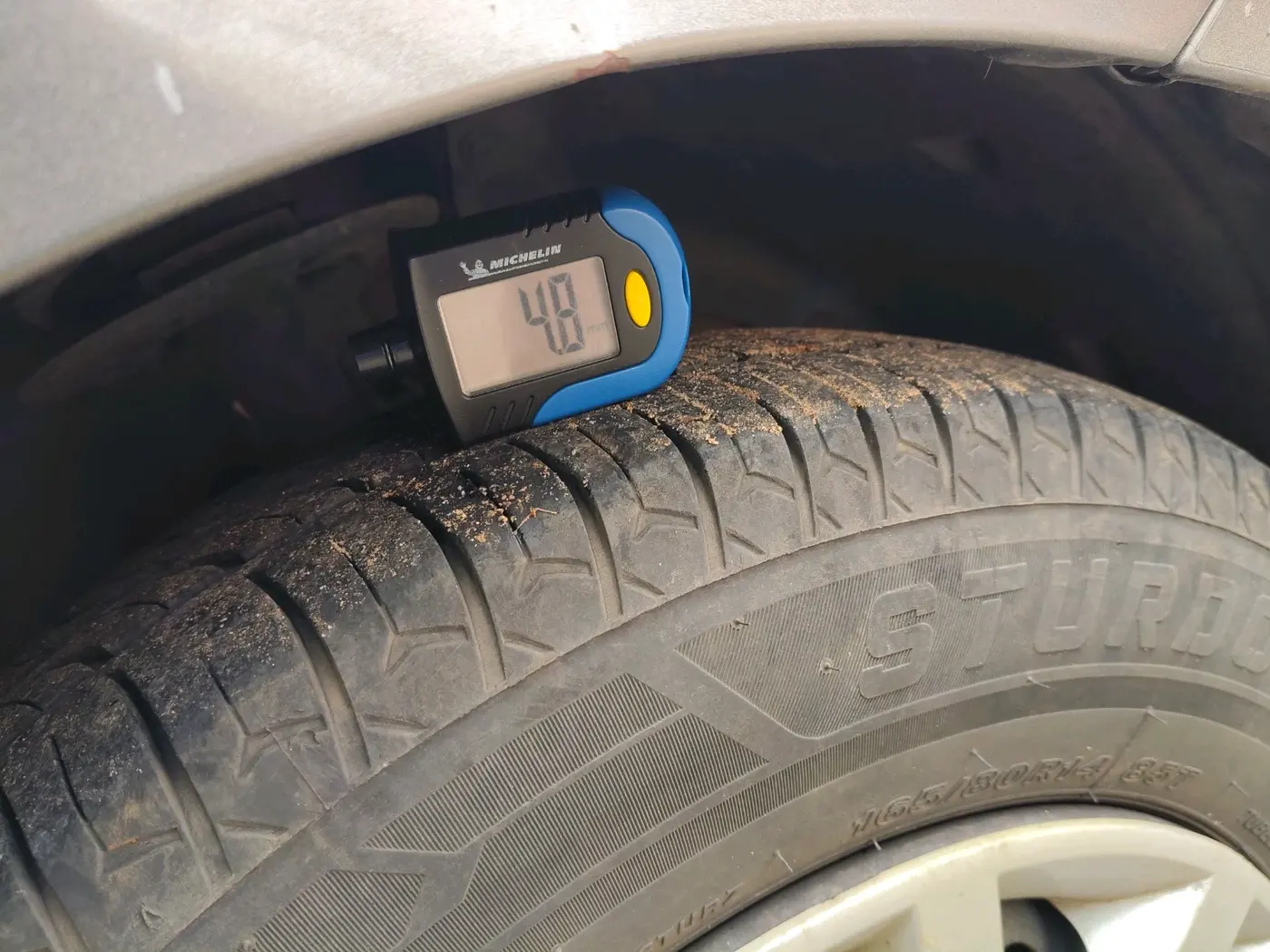 2017 Maruti Dzire VXI AMT, Petrol, Automatic, 81,461 km, tyre