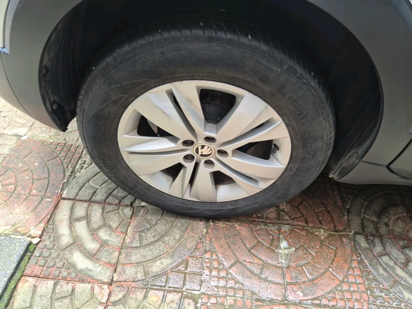 2022 Skoda KUSHAQ AMBITION 1.0L TSI MT, Petrol, Manual, 8,242 km, tyre
