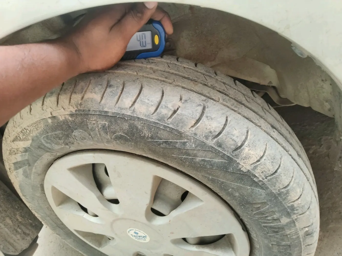 2014 Maruti Wagon R 1.0 LXI, CNG, Manual, 81,227 km, tyre