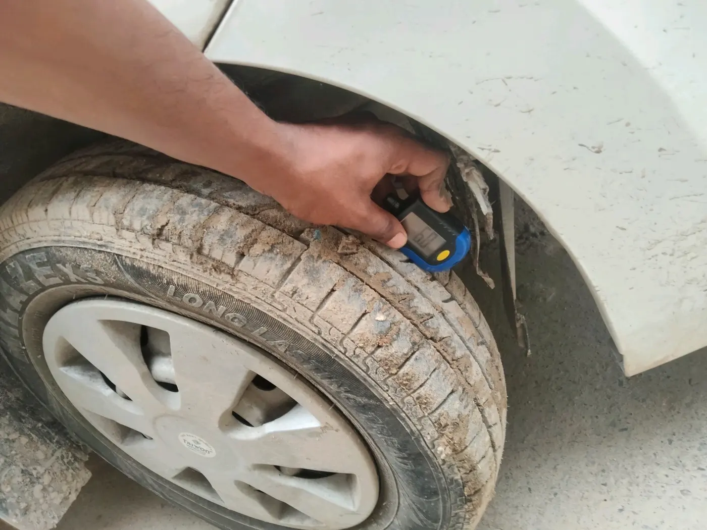 2014 Maruti Wagon R 1.0 LXI, CNG, Manual, 81,227 km, tyre