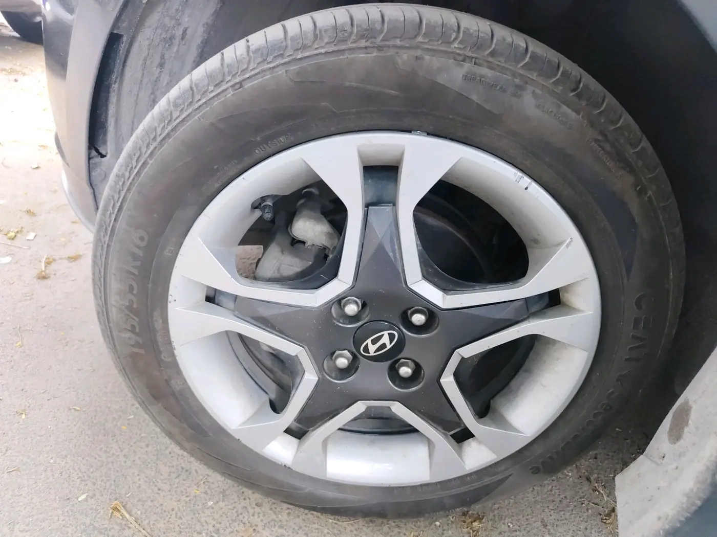 2024 Hyundai NEW I20 SPORTZ 1.2 IVT, Petrol, Automatic, 10,528 km, tyre