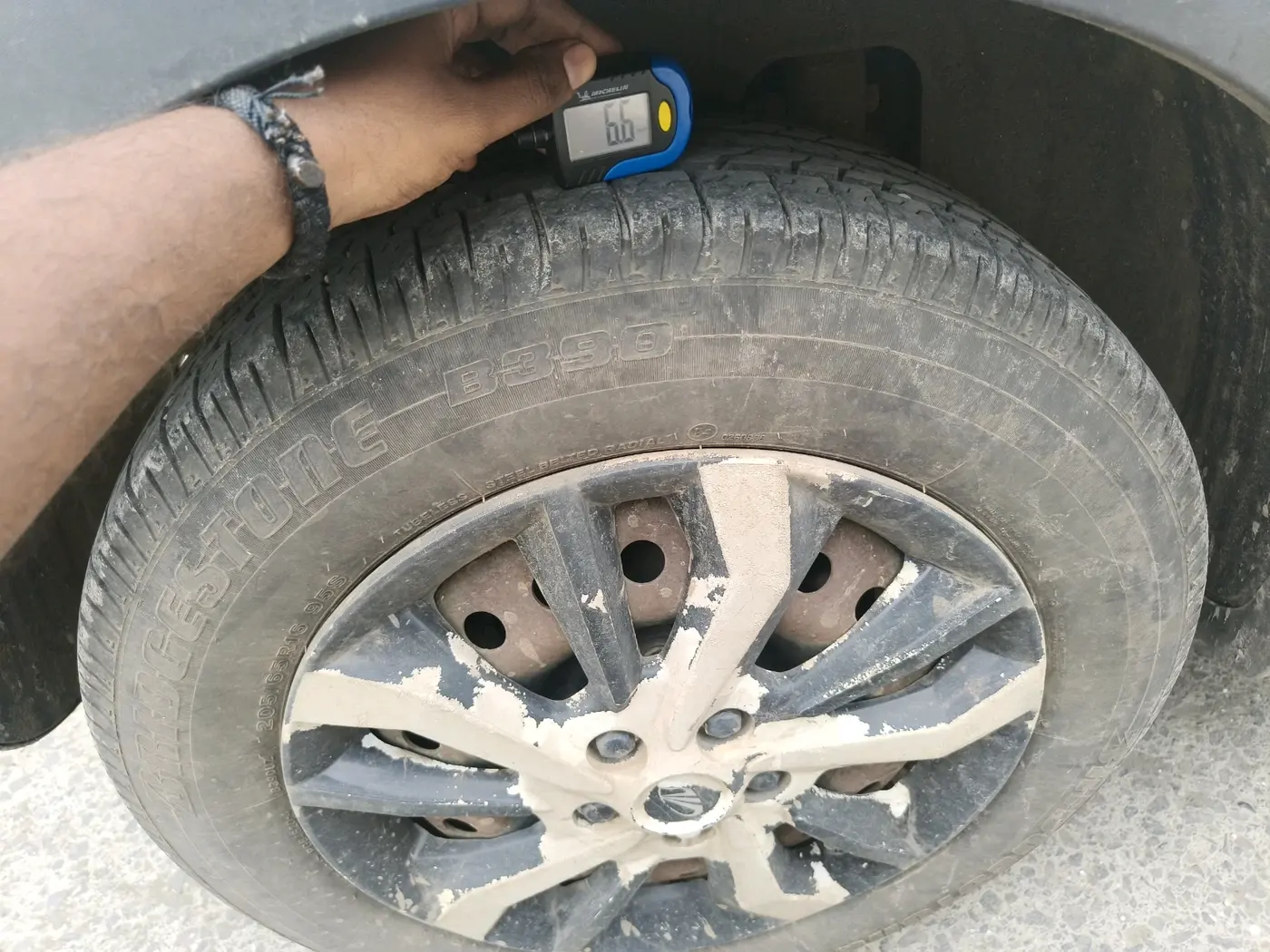 2019 Mahindra XUV300 W6 1.2 PETROL, Petrol, Manual, 50,879 km, tyre