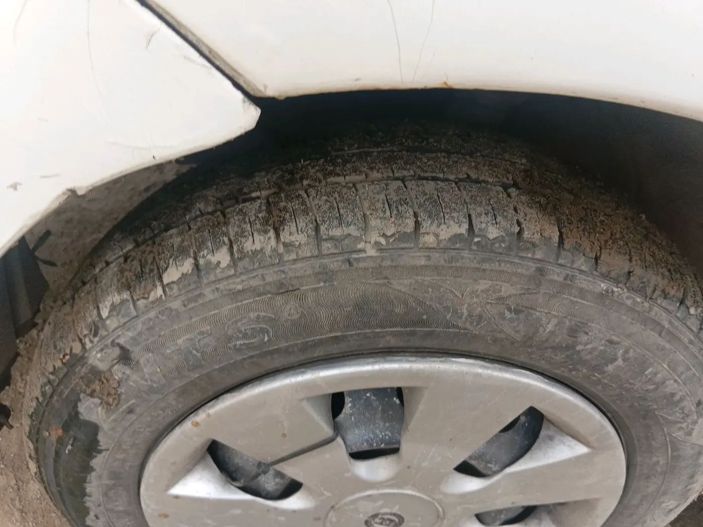 2015 Maruti Wagon R 1.0 LXI CNG, CNG, Manual, 1,28,718 km, tyre