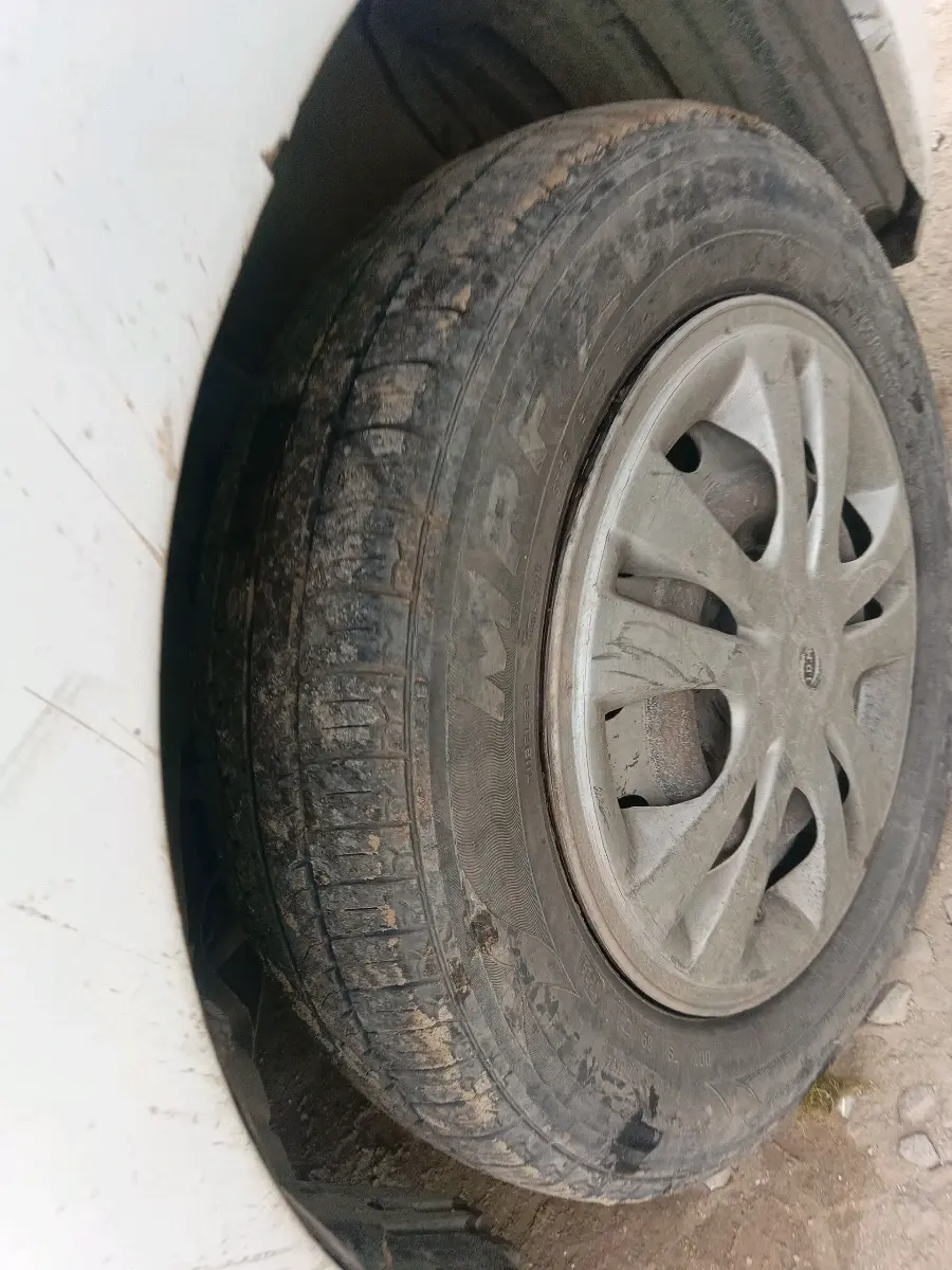 2015 Maruti Wagon R 1.0 LXI CNG, CNG, Manual, 1,28,718 km, tyre