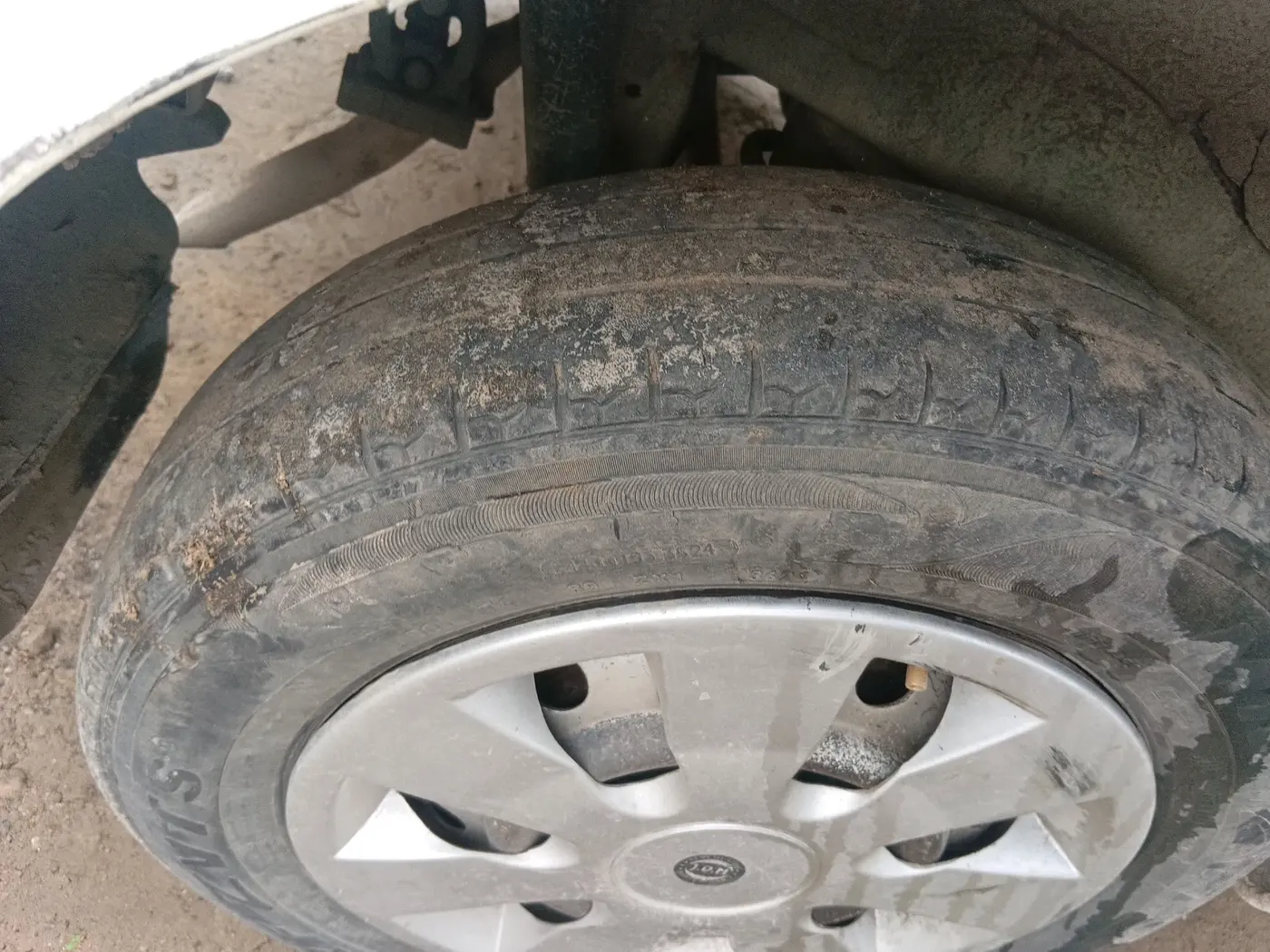 2015 Maruti Wagon R 1.0 LXI CNG, CNG, Manual, 1,28,718 km, tyre