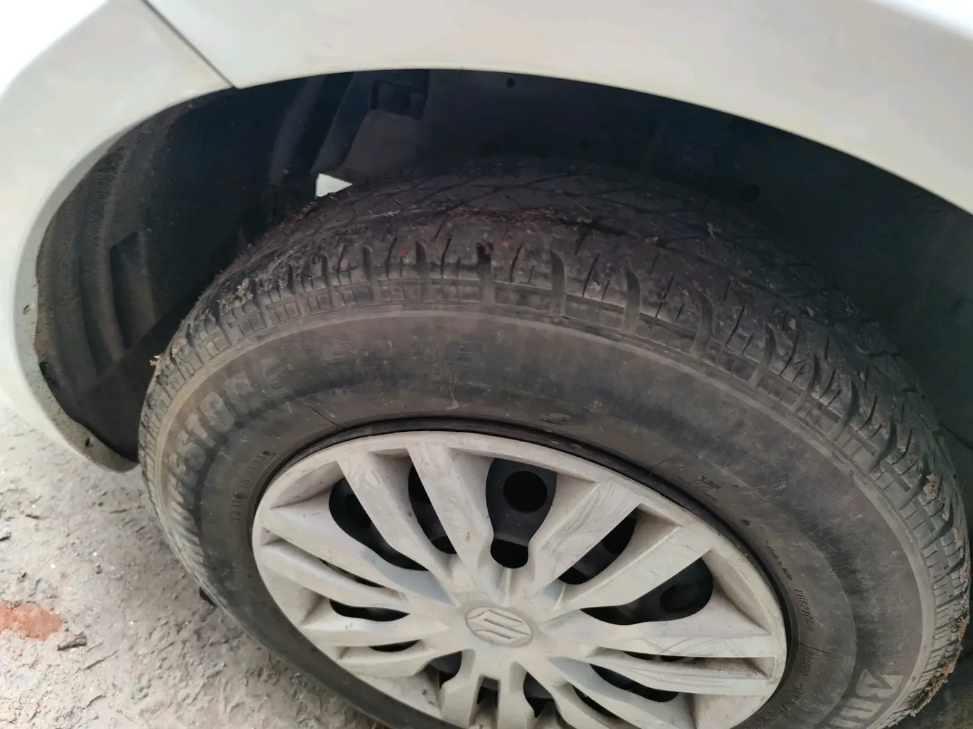 2013 Maruti Swift Dzire VXI, CNG, Manual, 74,548 km, tyre