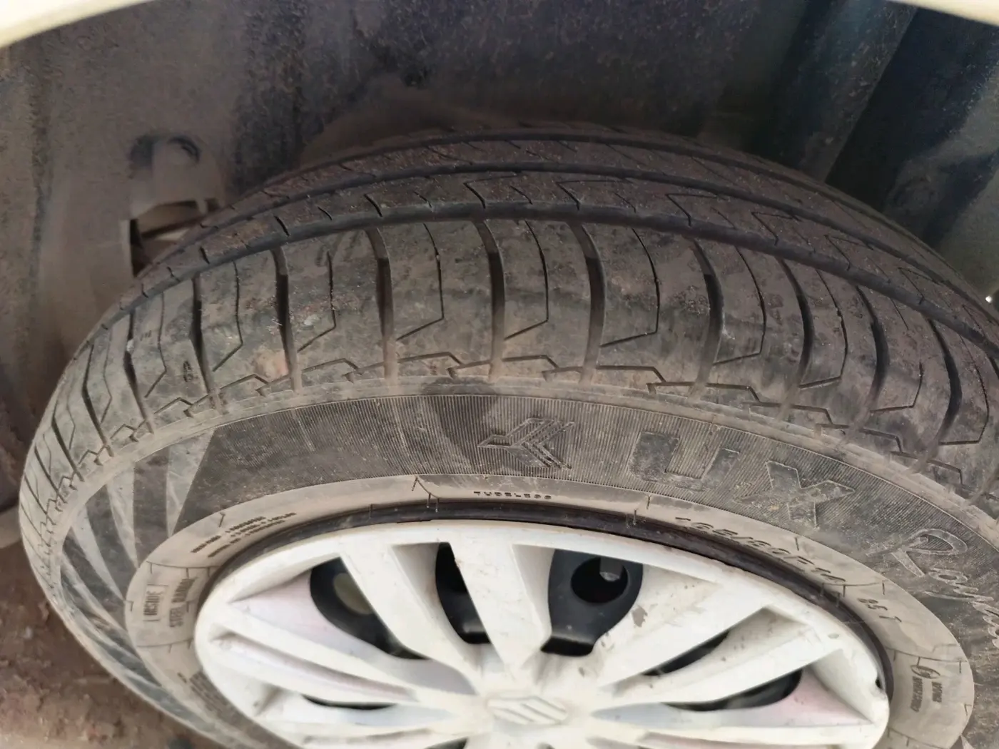 2013 Maruti Swift Dzire VXI, CNG, Manual, 74,548 km, tyre