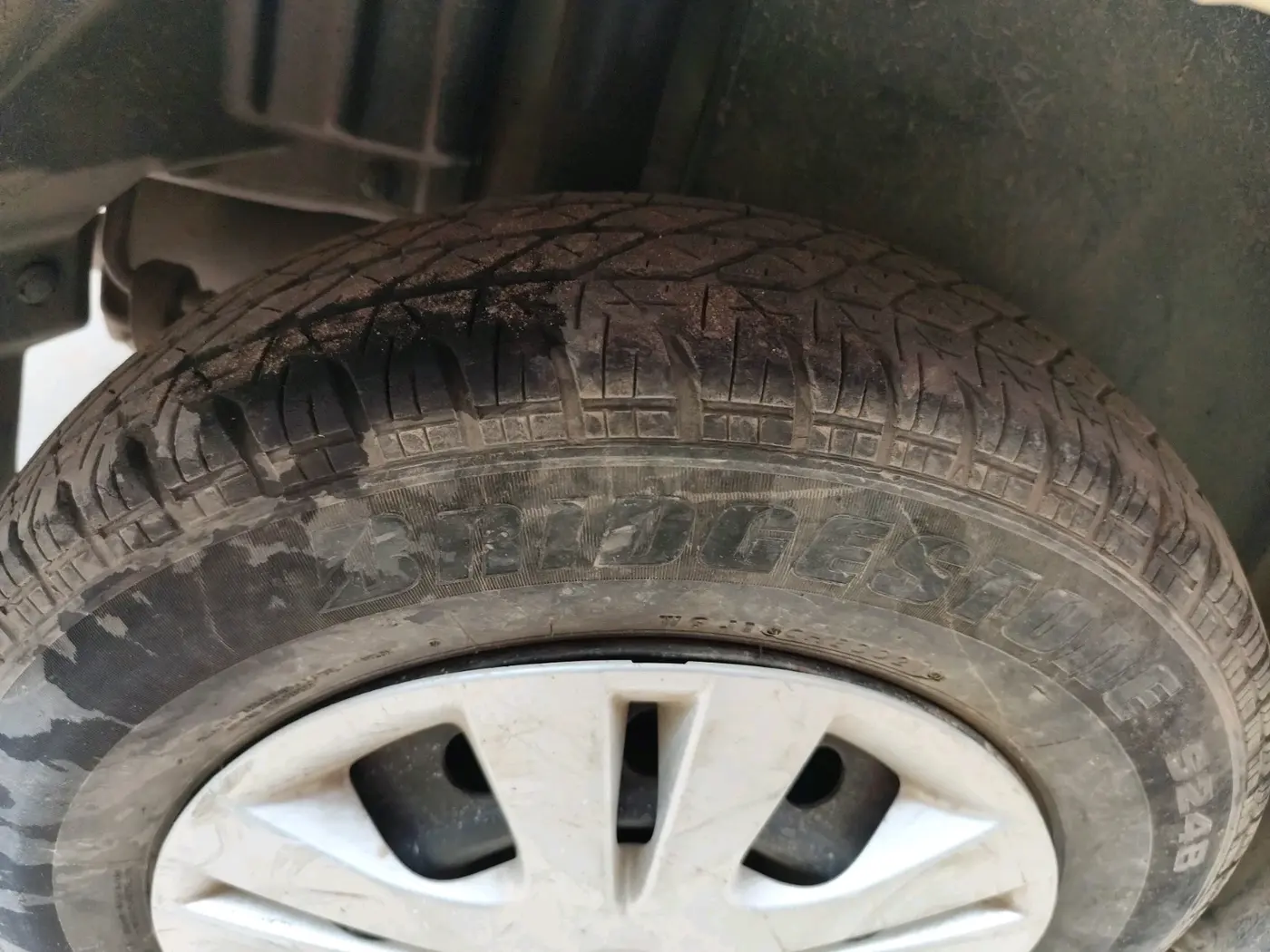 2013 Maruti Swift Dzire VXI, CNG, Manual, 74,548 km, tyre