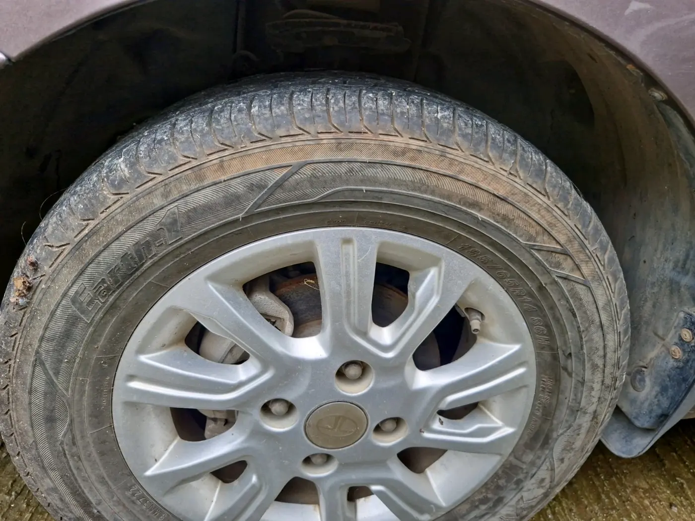 2017 Tata Tiago XZA PETROL, Petrol, Automatic, 41,464 km, tyre