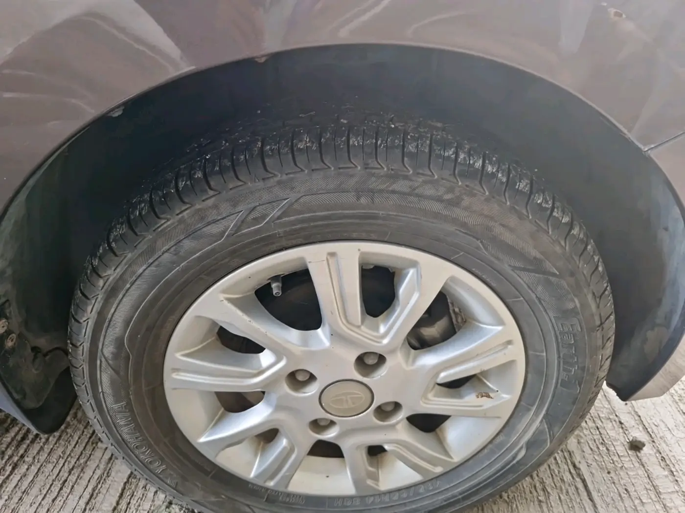 2017 Tata Tiago XZA PETROL, Petrol, Automatic, 41,464 km, tyre