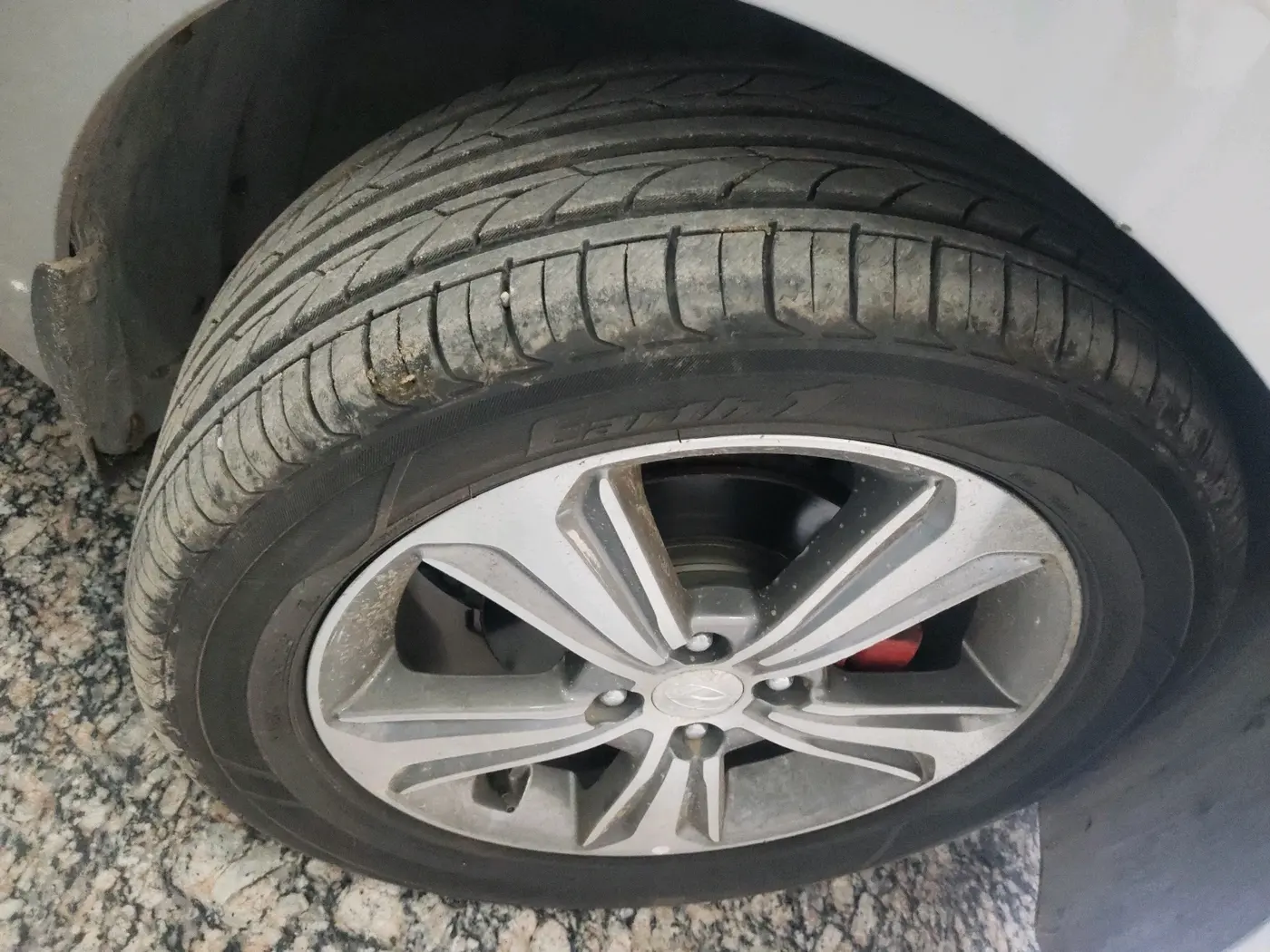 2019 Hyundai Verna 1.6 VTVT SX, Petrol, Manual, 33,530 km, tyre