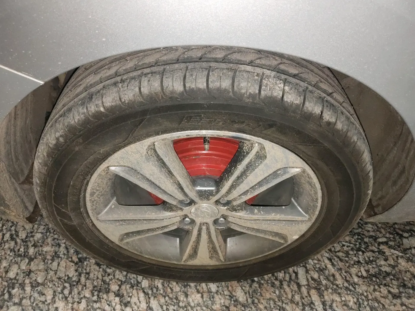 2019 Hyundai Verna 1.6 VTVT SX, Petrol, Manual, 33,530 km, tyre