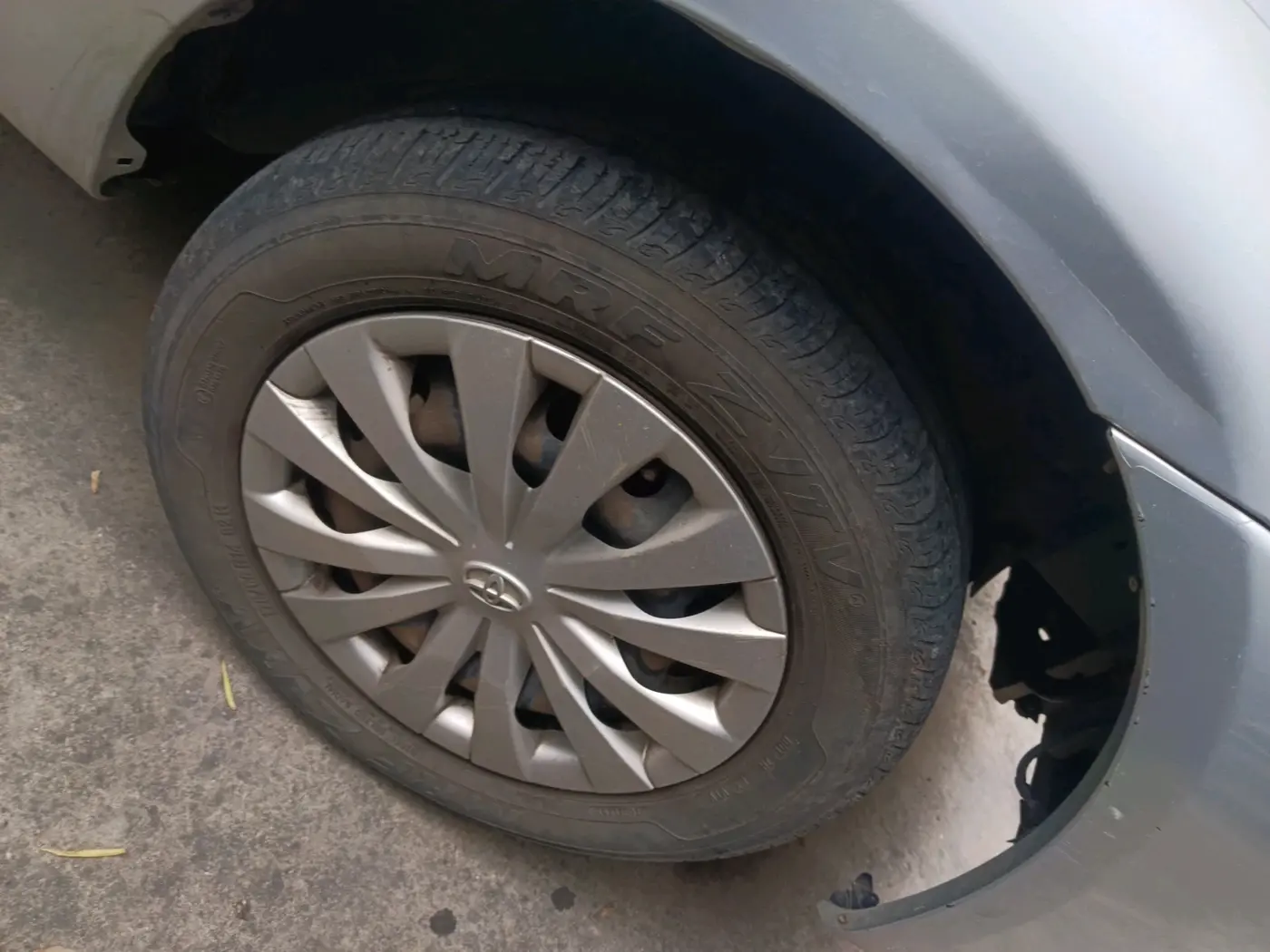 2012 Toyota Etios G, Petrol, Manual, 1,50,184 km, tyre