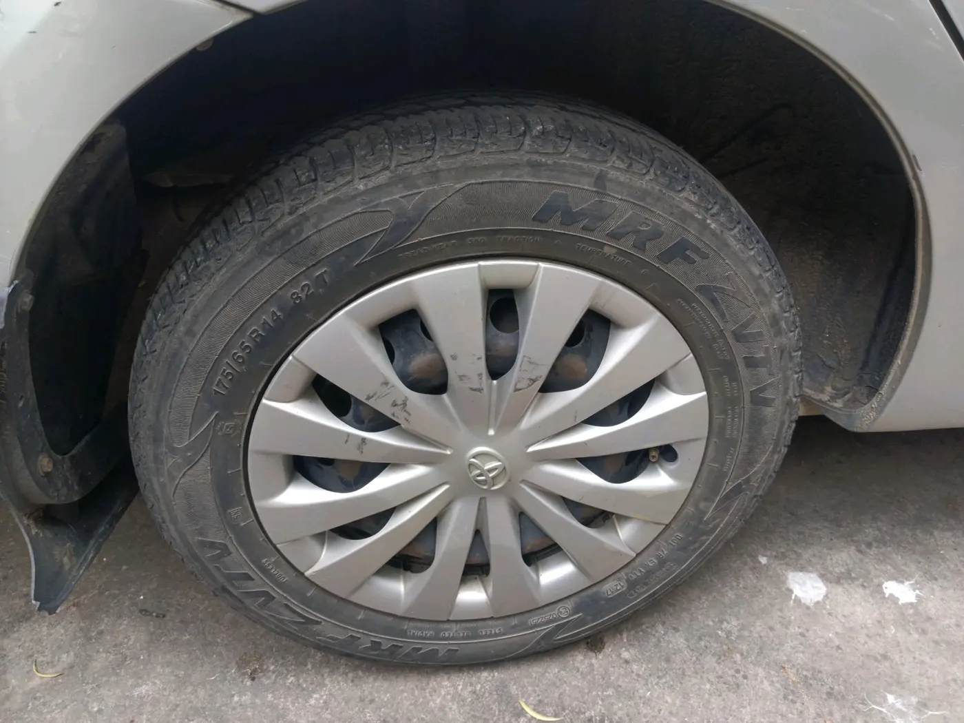 2012 Toyota Etios G, Petrol, Manual, 1,50,184 km, tyre