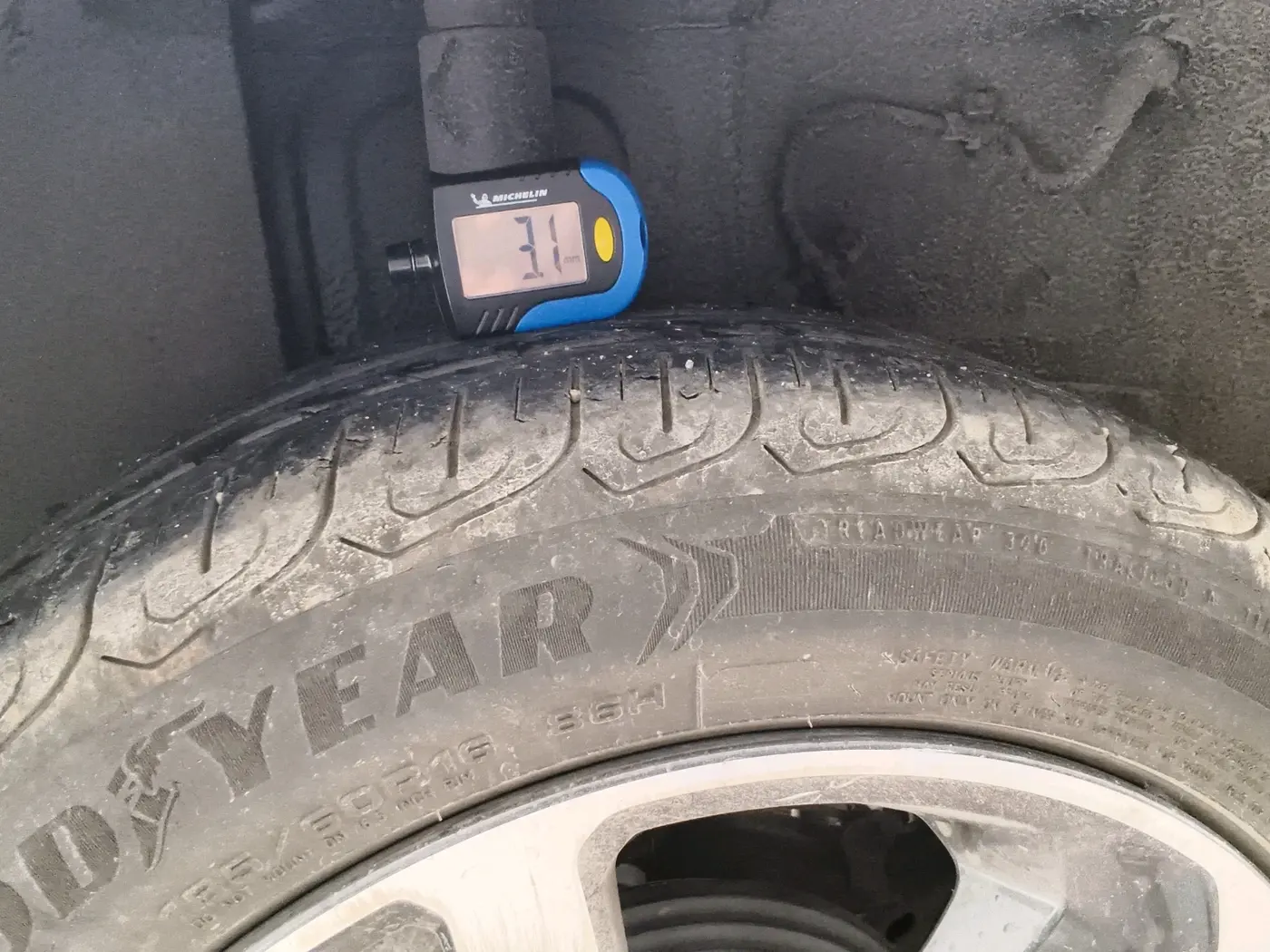 2022 Tata ALTROZ XZA, Petrol, Automatic, 58,558 km, tyre