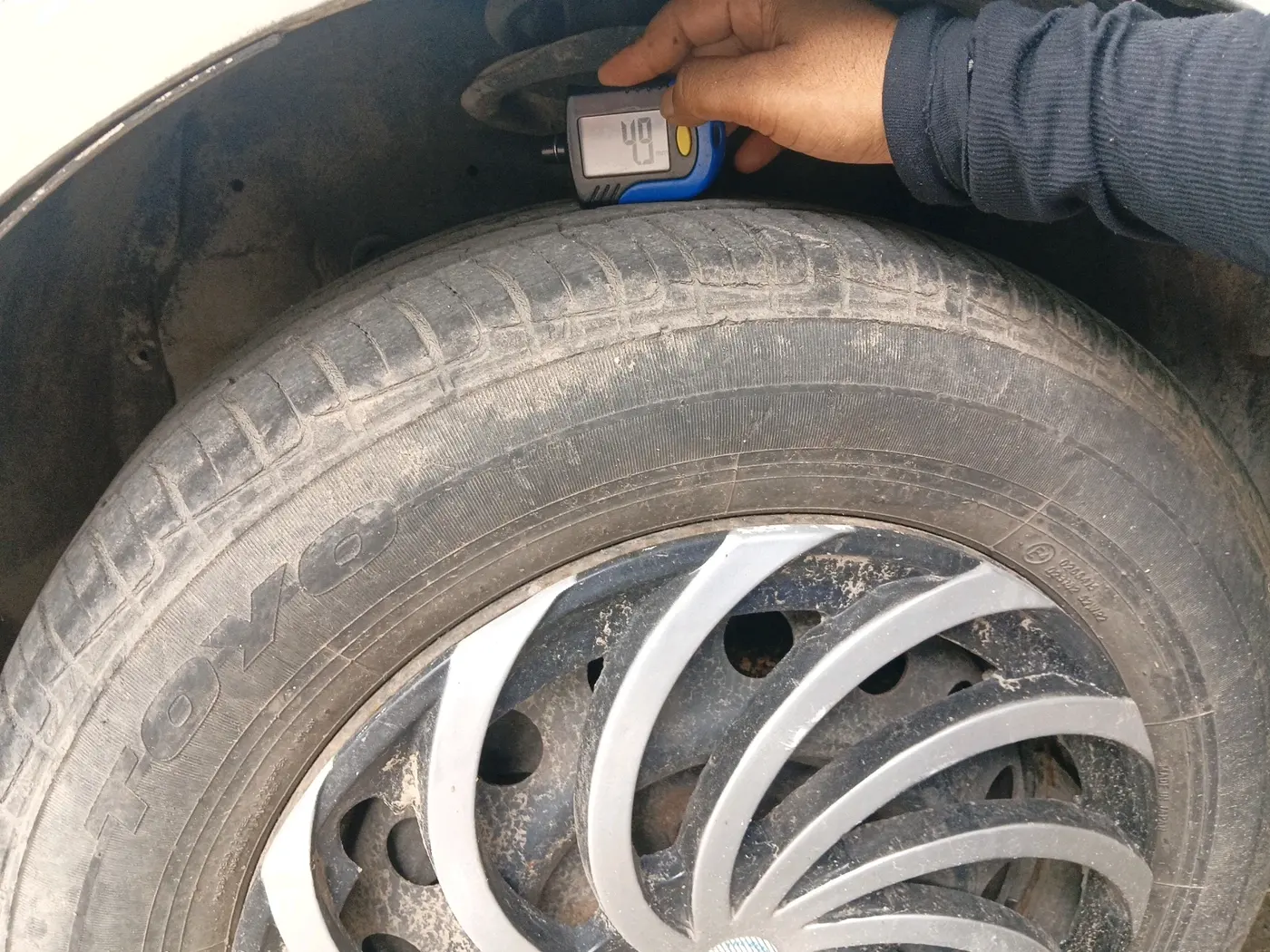2013 Maruti SX4 VXI CNG, Petrol, Manual, 82,420 km, tyre