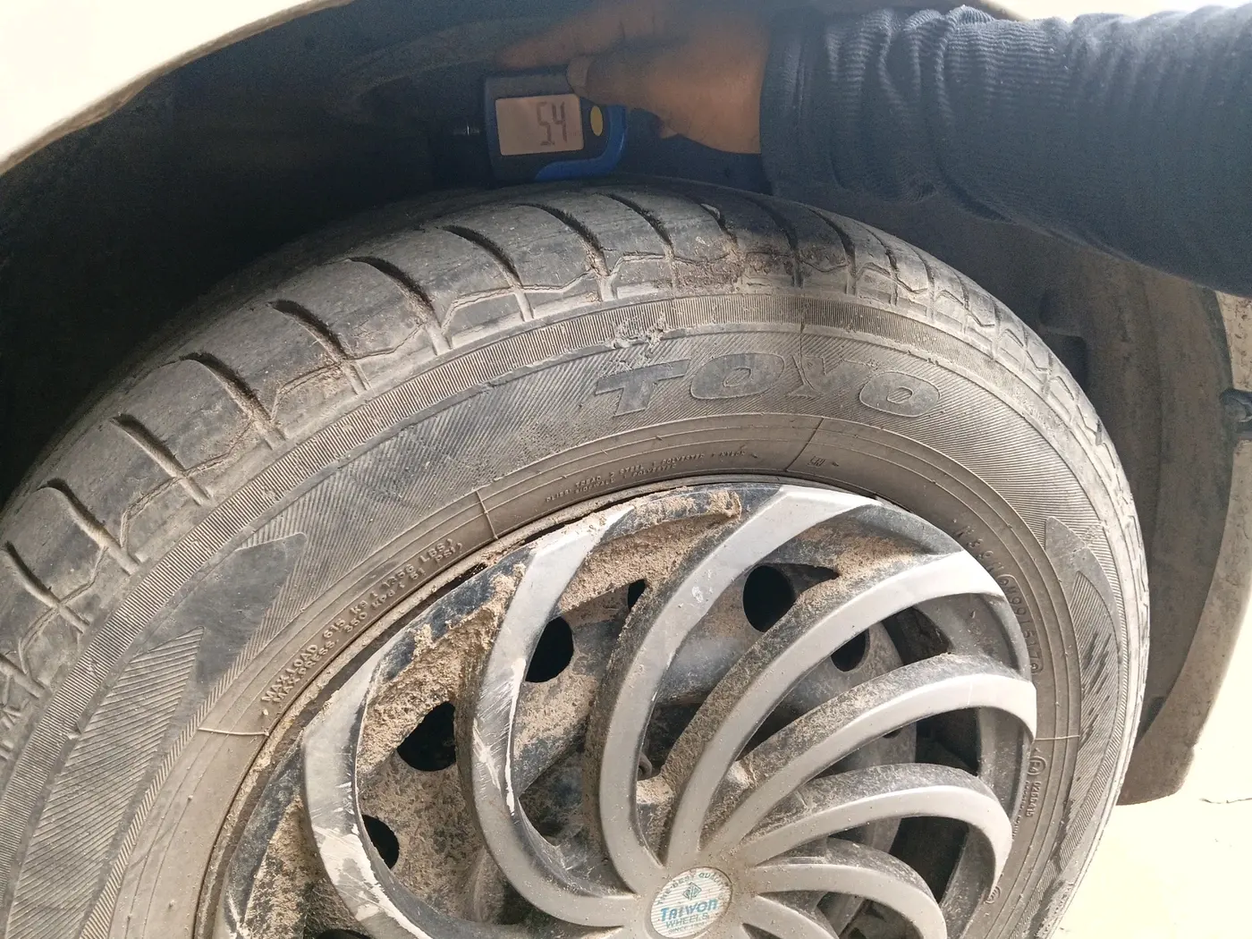 2013 Maruti SX4 VXI CNG, Petrol, Manual, 82,420 km, tyre