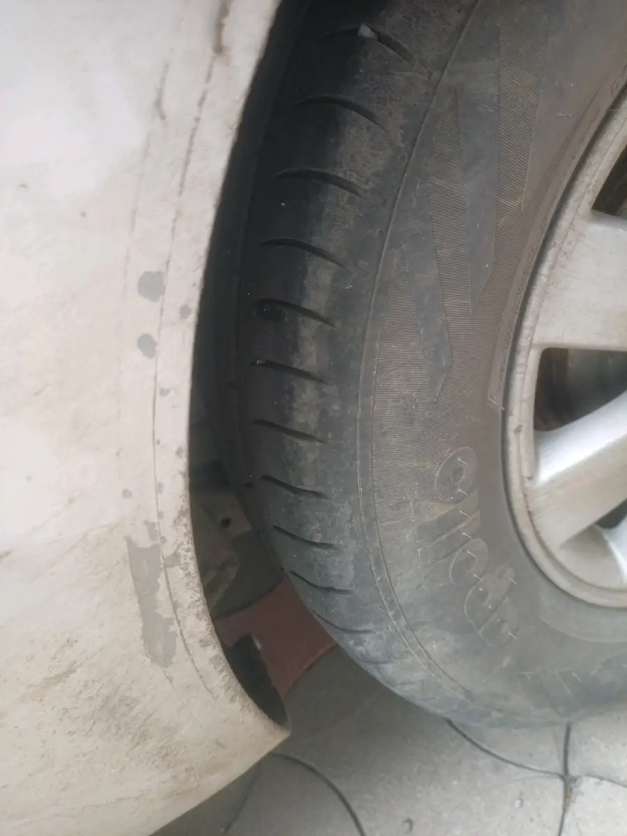 2012 Hyundai i20 ASTA 1.2, CNG, Manual, 1,84,381 km, tyre