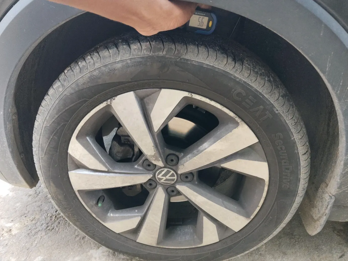 2025 Volkswagen TAIGUN TOPLINE 1.0 TSI MT, Petrol, Manual, 11,208 km, tyre